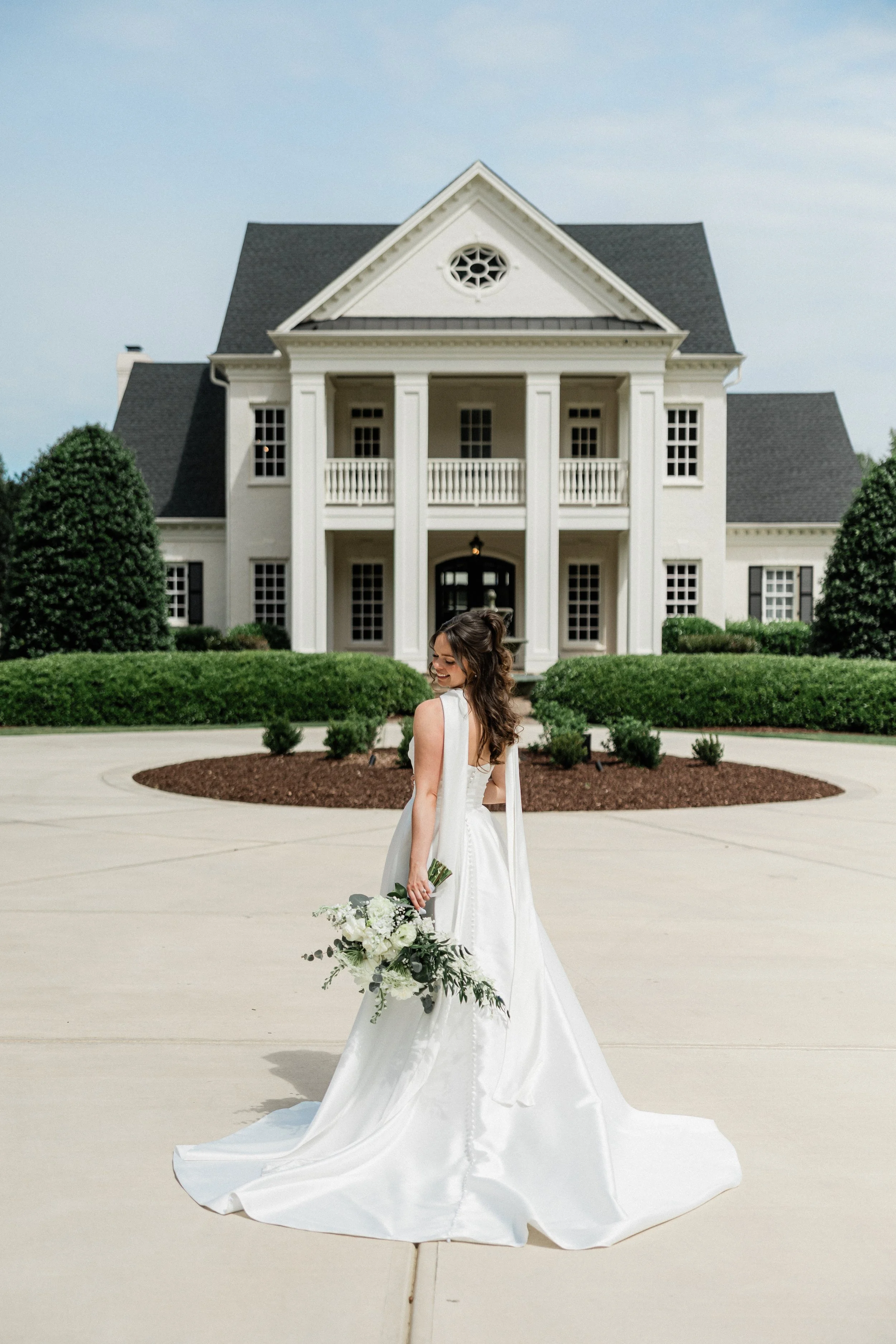 Why Couples Fall in Love with Estate Weddings at Donovan Manor