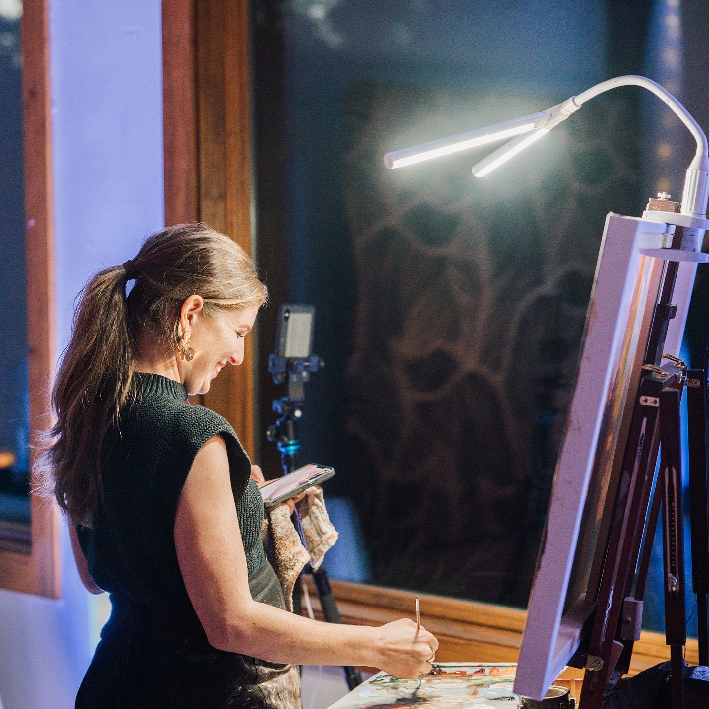 This photo of me may not be very ✨demure✨ but it definitely shows the genuine joy I feel when painting in front of wedding guests, and sharing my talents with them.

This photo shows a double chin and a postpartum body, and even the unaesthetic tripo