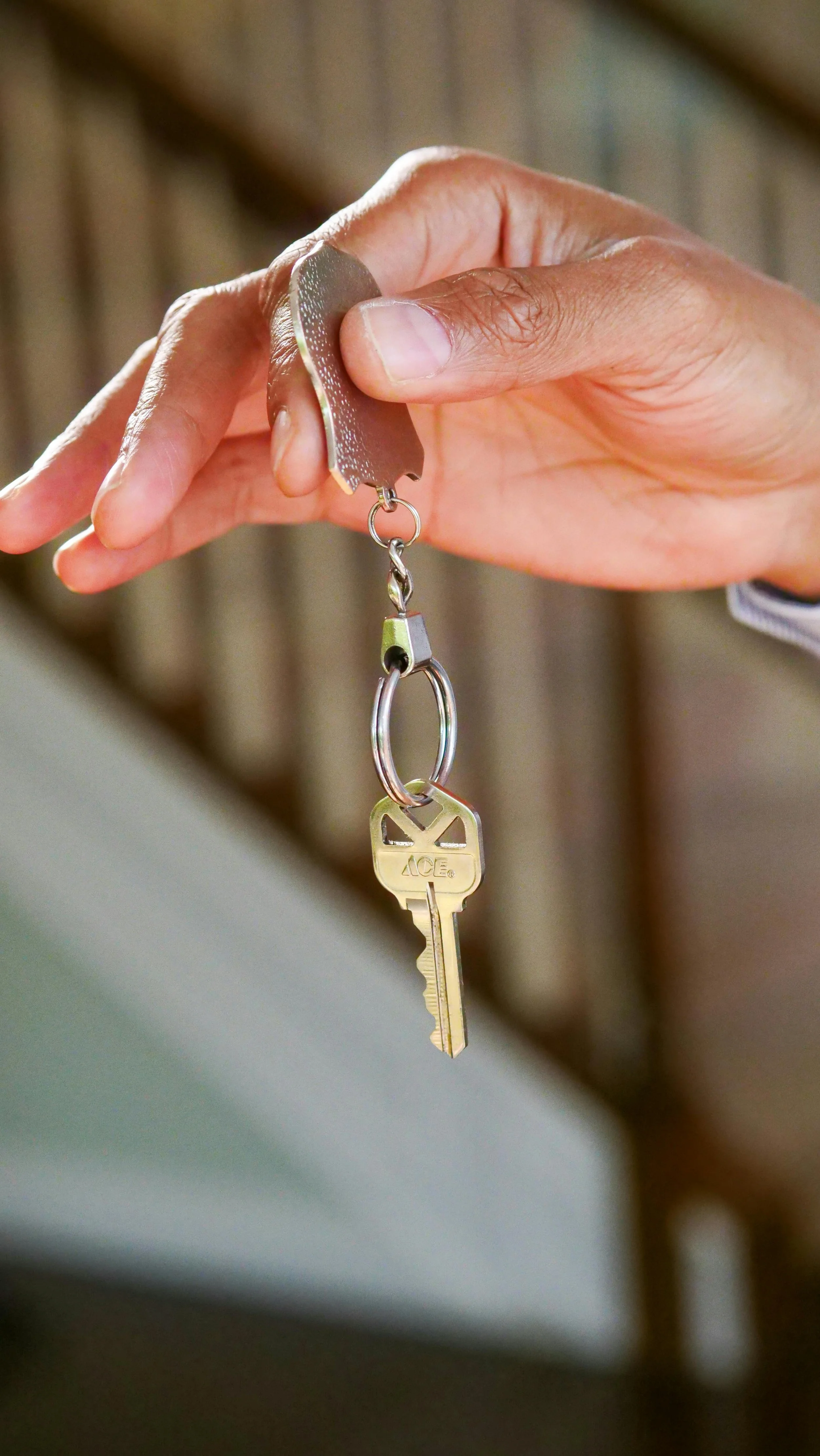 Préparer son appartement étudiant à Lille : pourquoi faire appel à un homme à tout faire pour les petits travaux ?