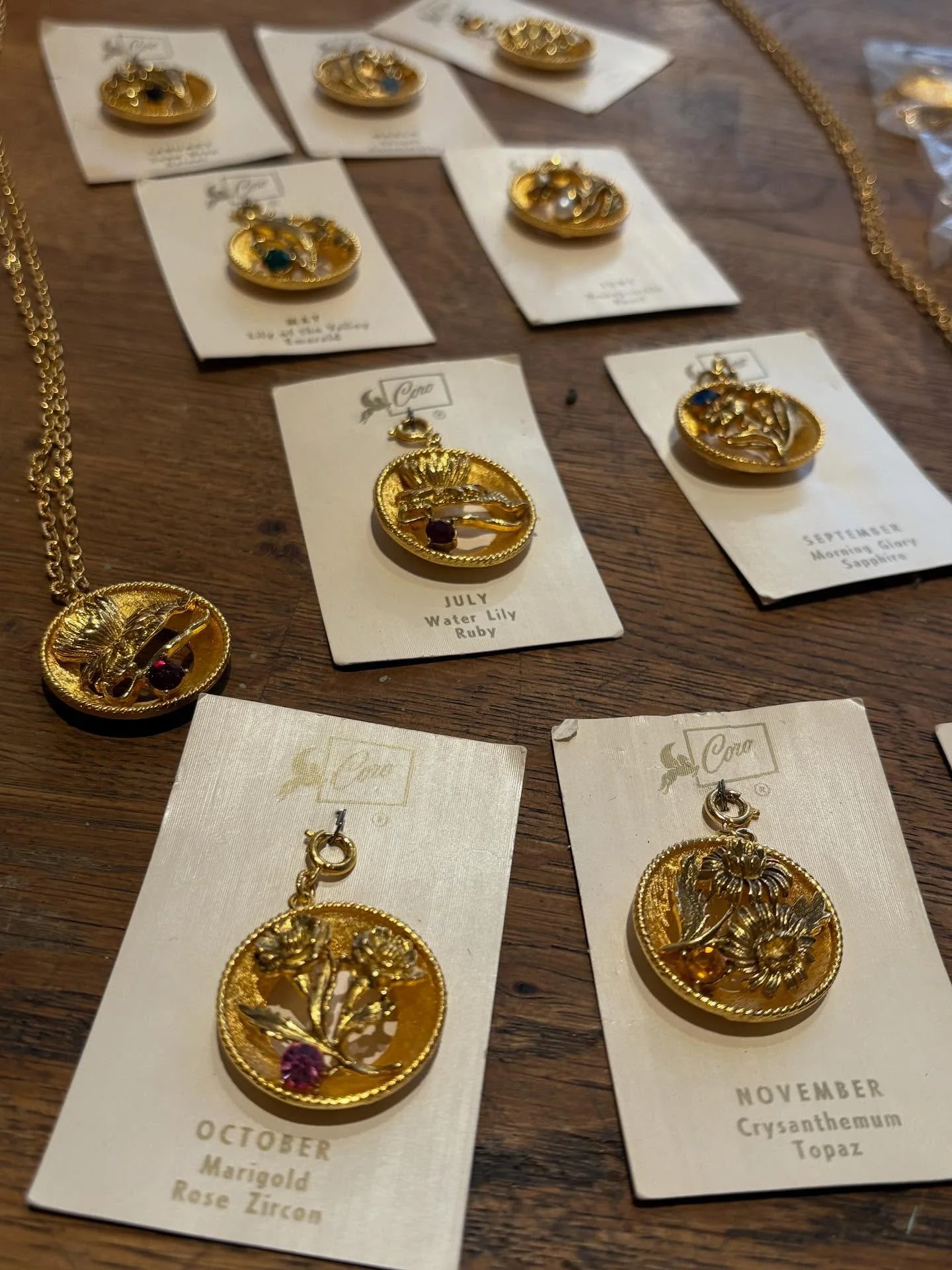 We've got more deadstock #coro charms! If you reached out last January and missed out on a month let us know RIGHT AWAY so we can prioritize you! Otherwise, these will likely sell out fast!  This to@e our source also found necklaces! 

Prices:
Charm 