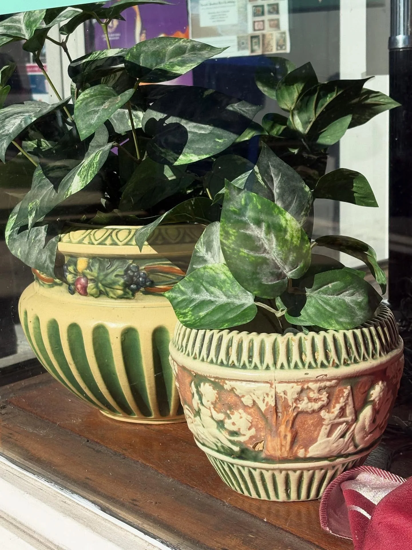 We have some killer #rosevillepottery pieces right now!  Just added this #1916 #rosevilledonatello piece alongside the enormous #1923 #rosevillecorinthian jardiniere! In the other corner is the most incredible #1928 #rosevilledahlrose jardiniere with
