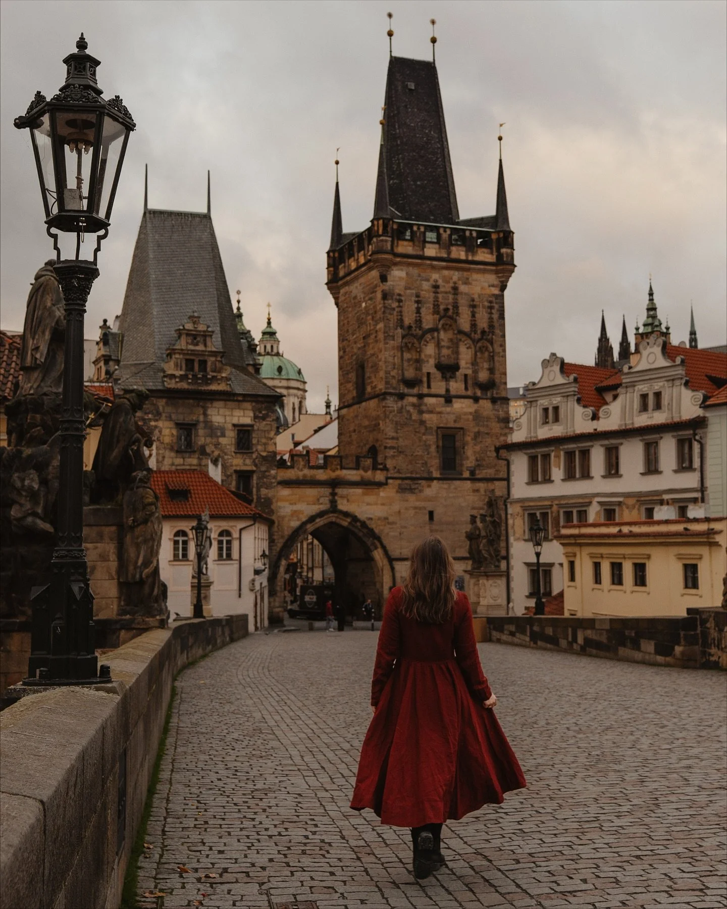 &ldquo;My lovely November. Have you seen my heart, somewhere in your castle of yellow leaves?&rdquo; {A Waltz for Zizi}
~
Happy November! It&rsquo;s giveaway time! 🤎 {ad} @sondeflor and I have a perfect gift for you! ✨ One of you can win their stunn