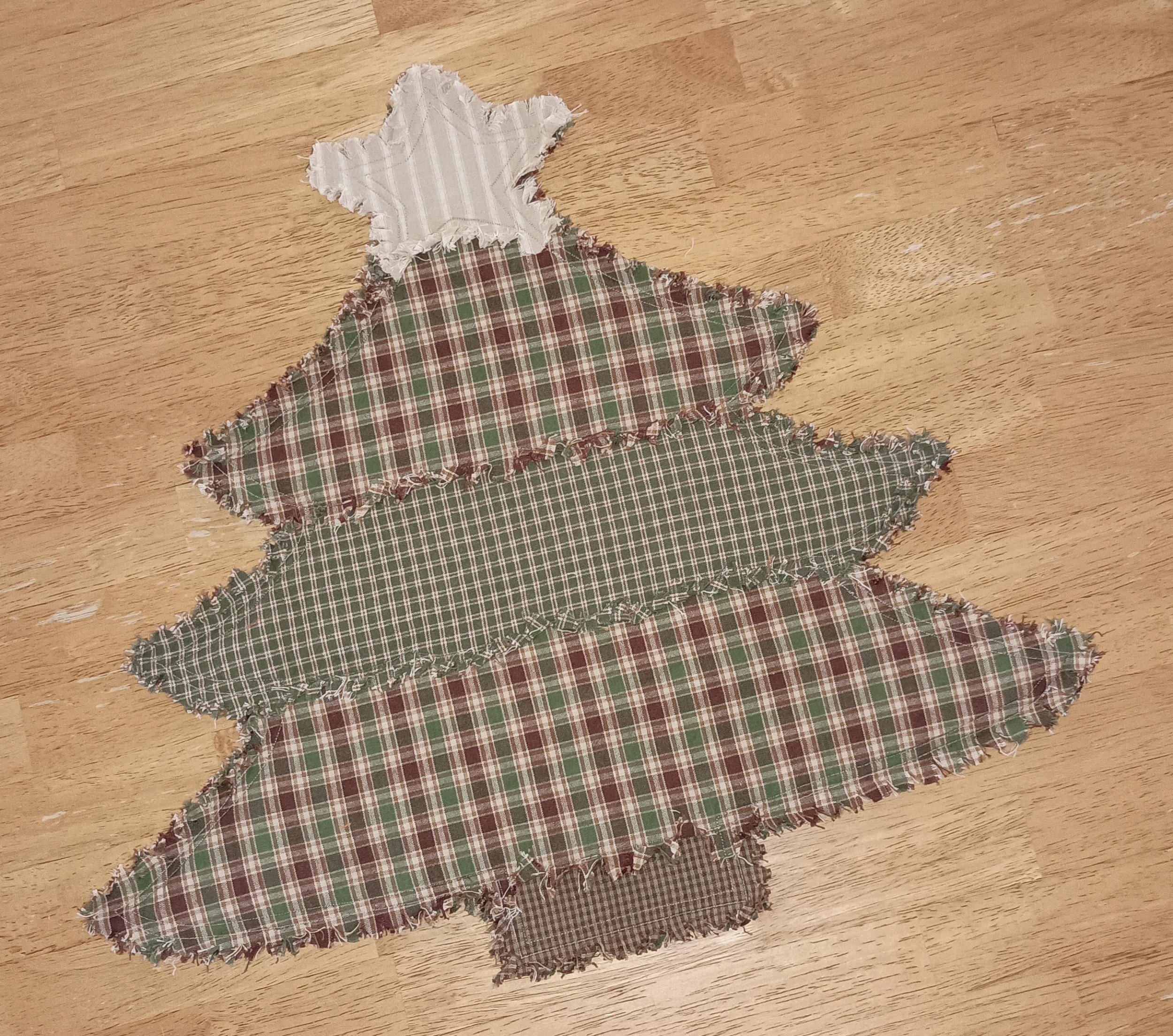 Christmas Tree Placemat made with sage green and rust plaid fabrics