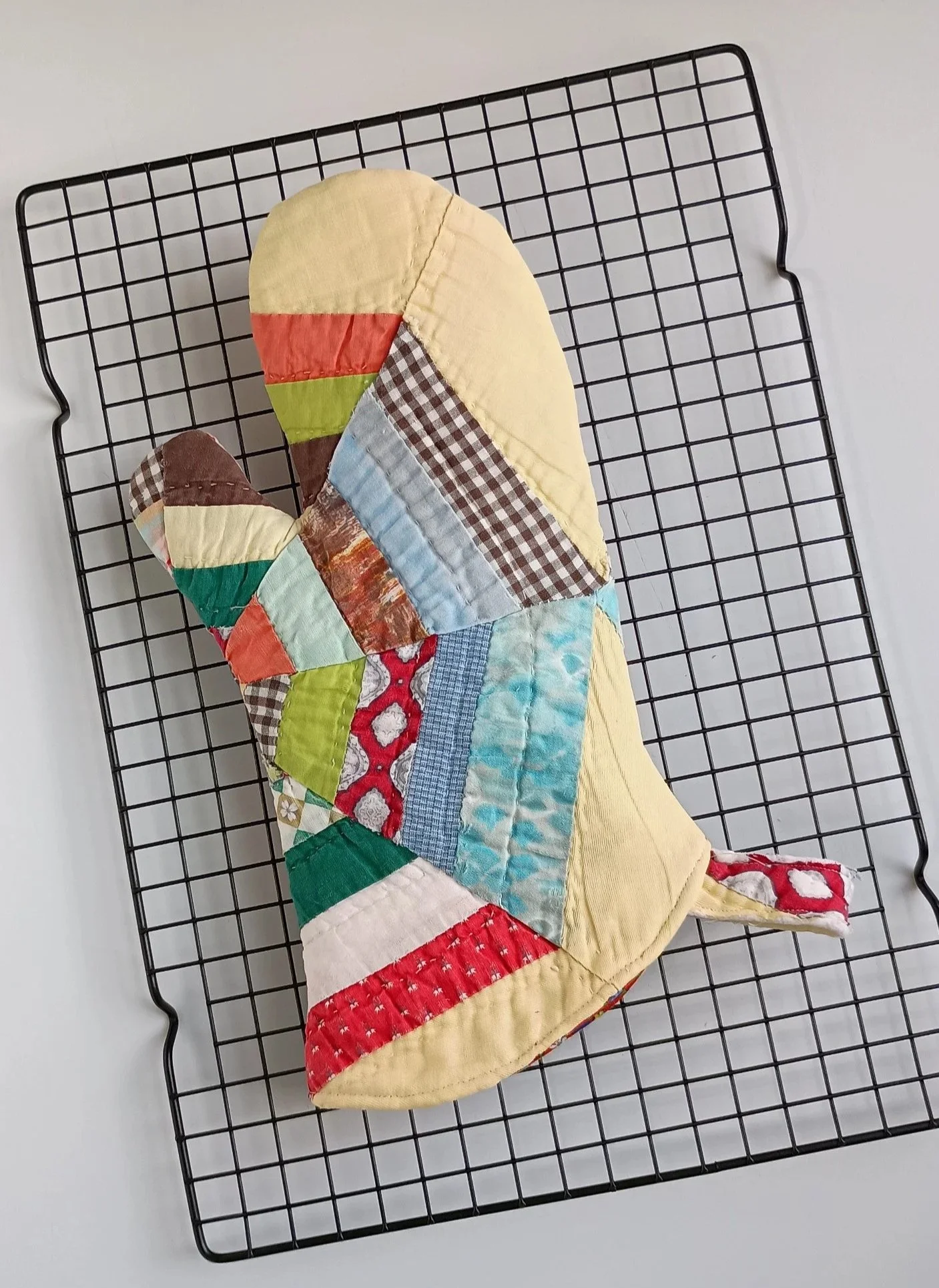 Bright+Antique+Quilt+Oven+Mitt+A+2.jpg