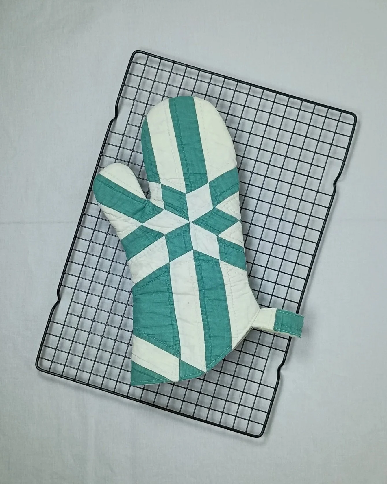 Antique Quilt Oven Mitt - C