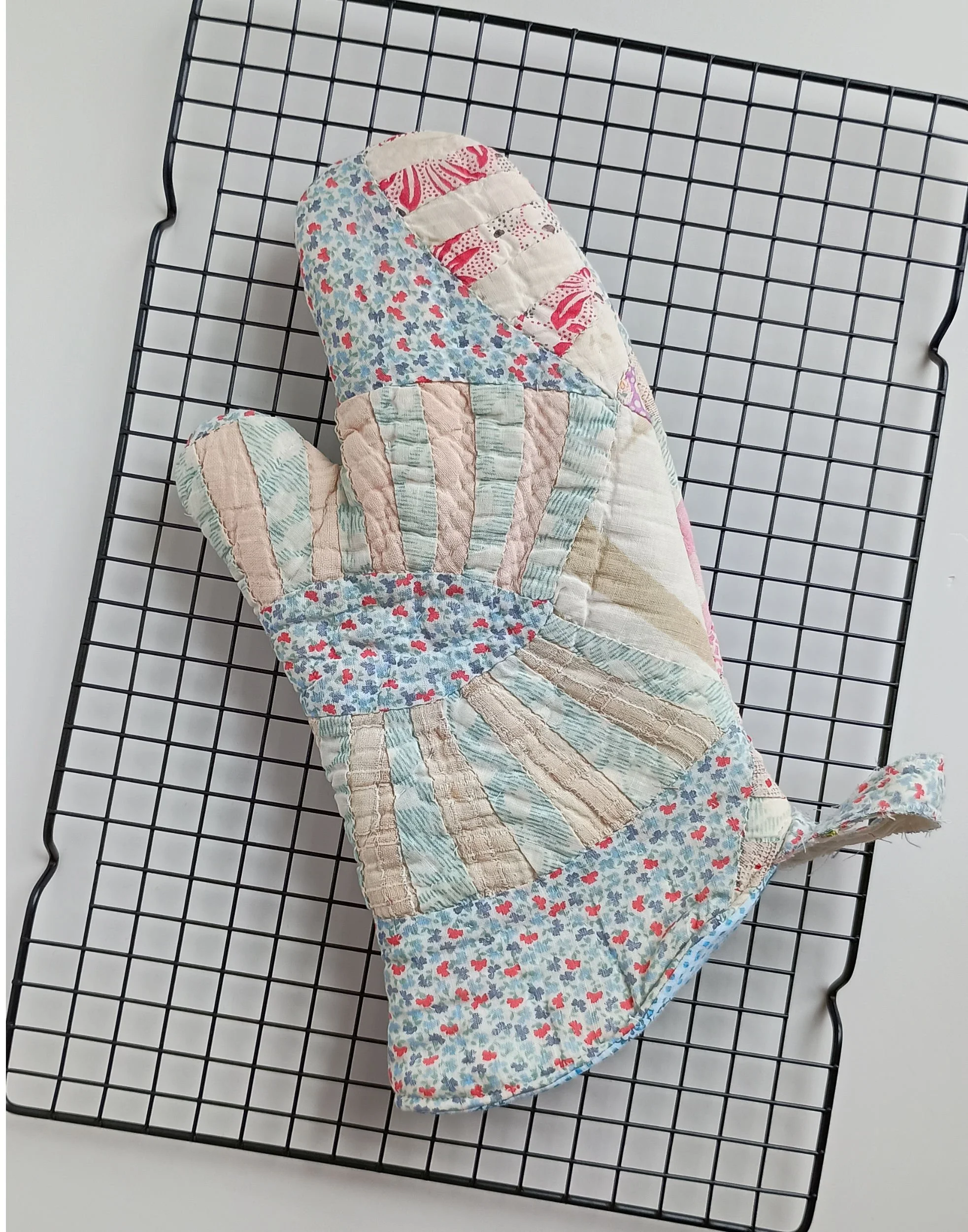 Antique Quilt Oven Mitt - B