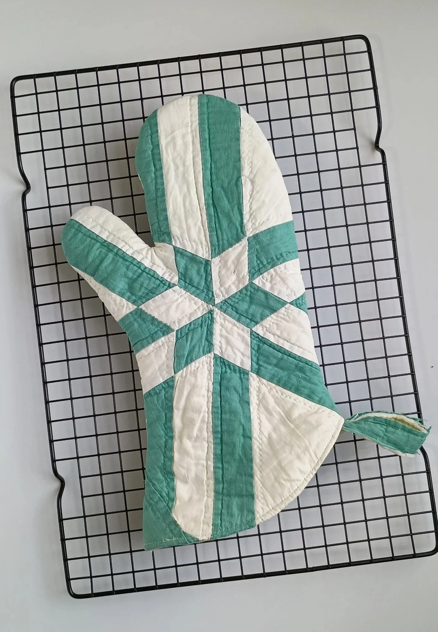 Antique+Quilt+Oven+Mitt+A+1.jpg