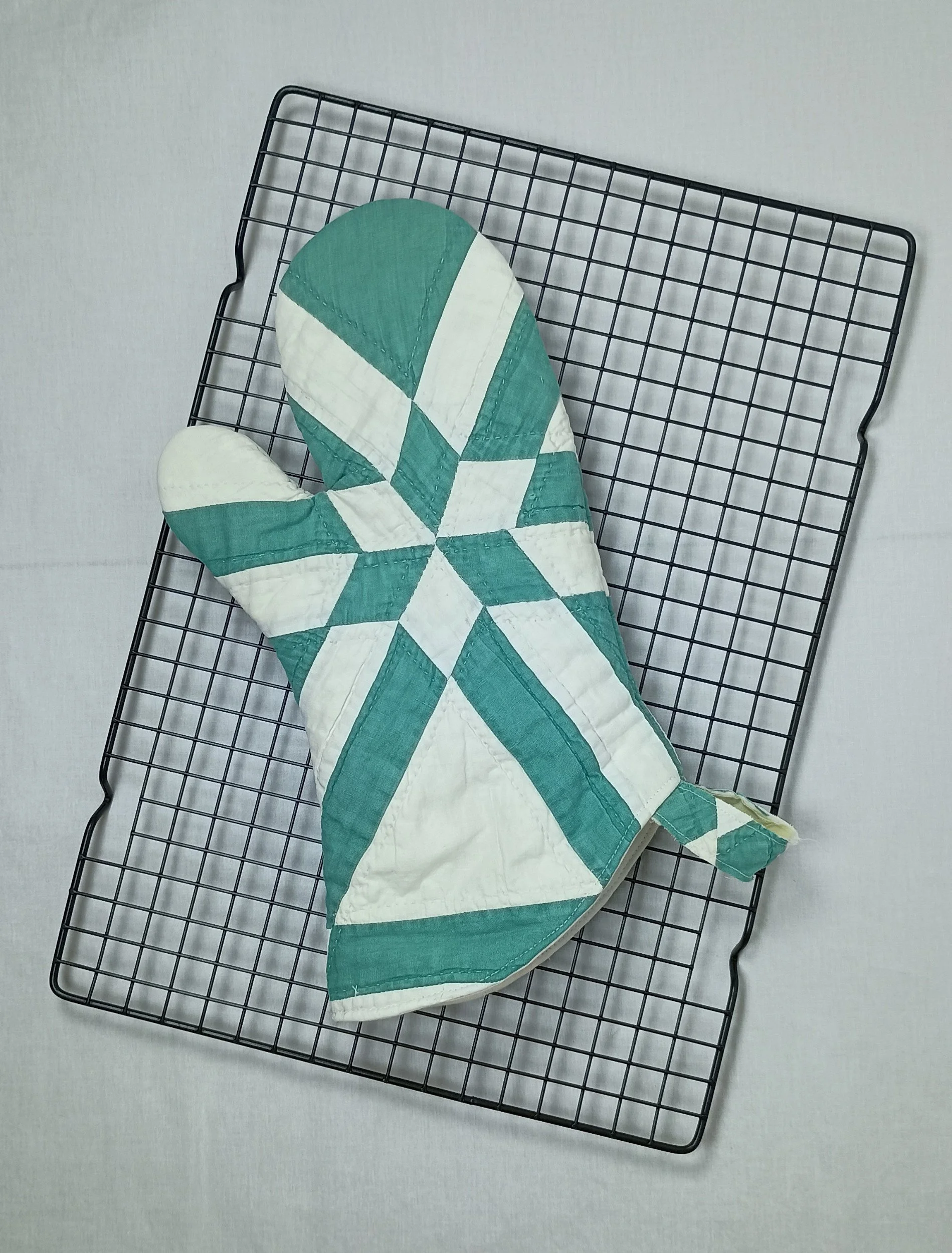 Antique Quilt Oven Mitt - D