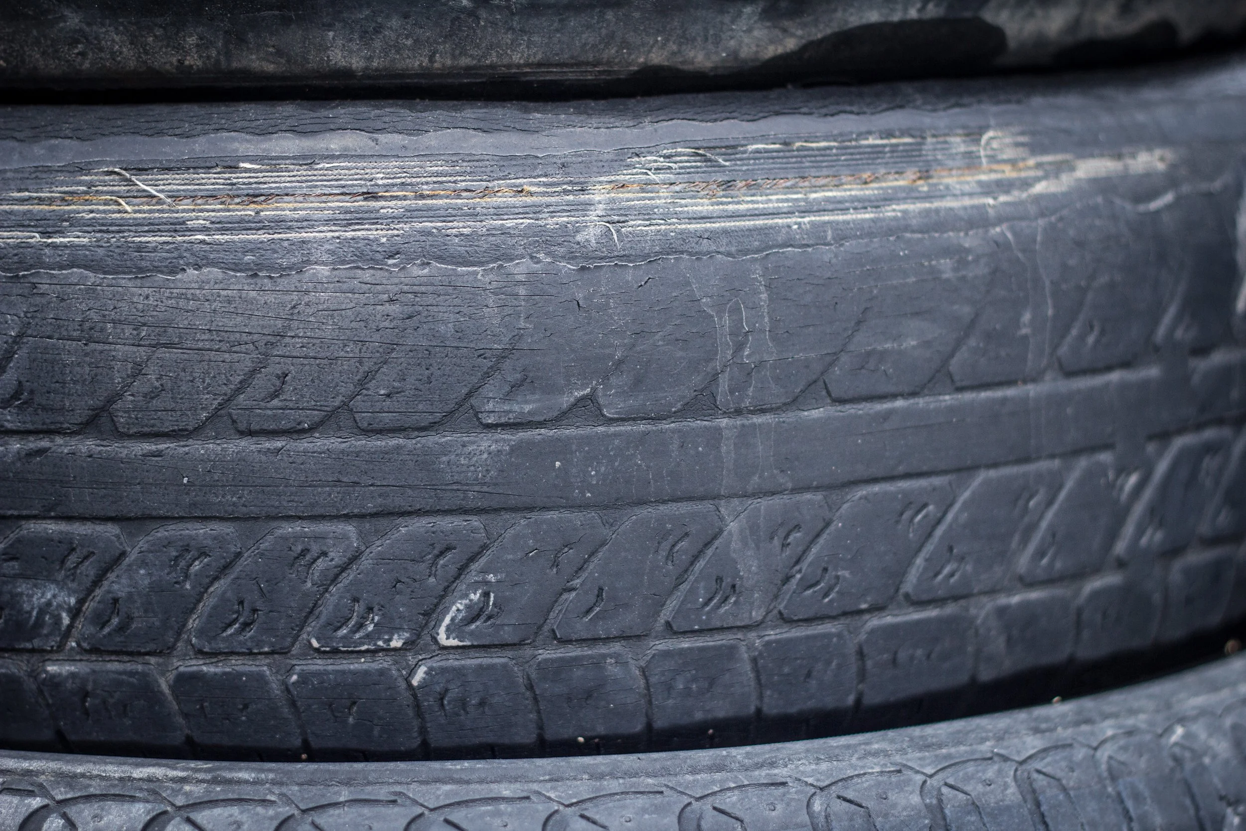 uneven tire wear - a symptom of a bad tie rod