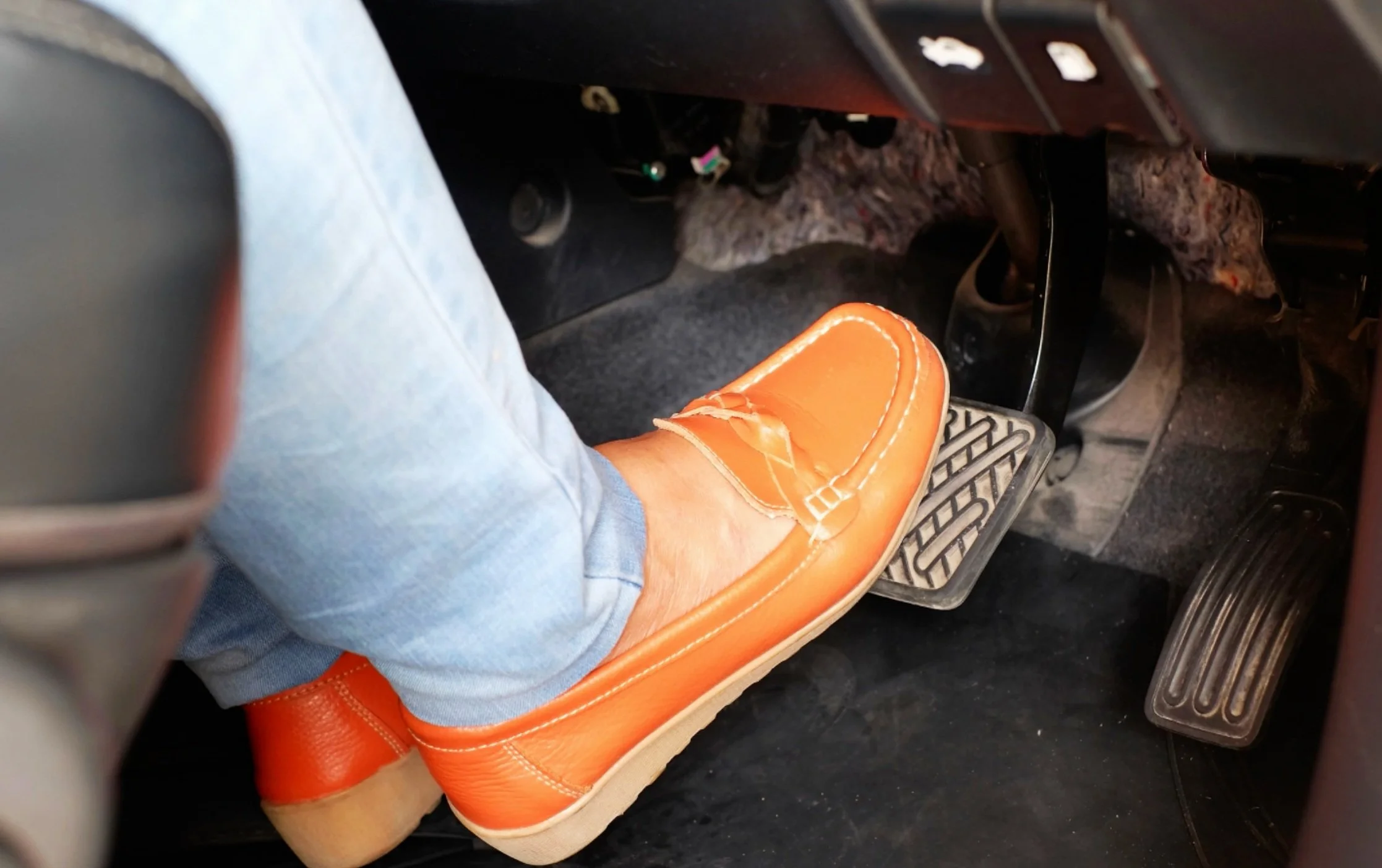 car pulling to one side - a symptom of bad brake pads