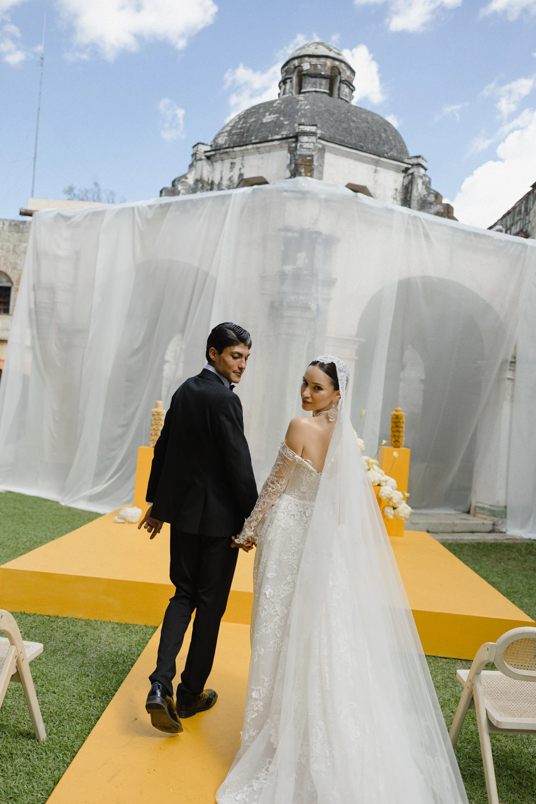 Colors and canals for this Venice wedding couple