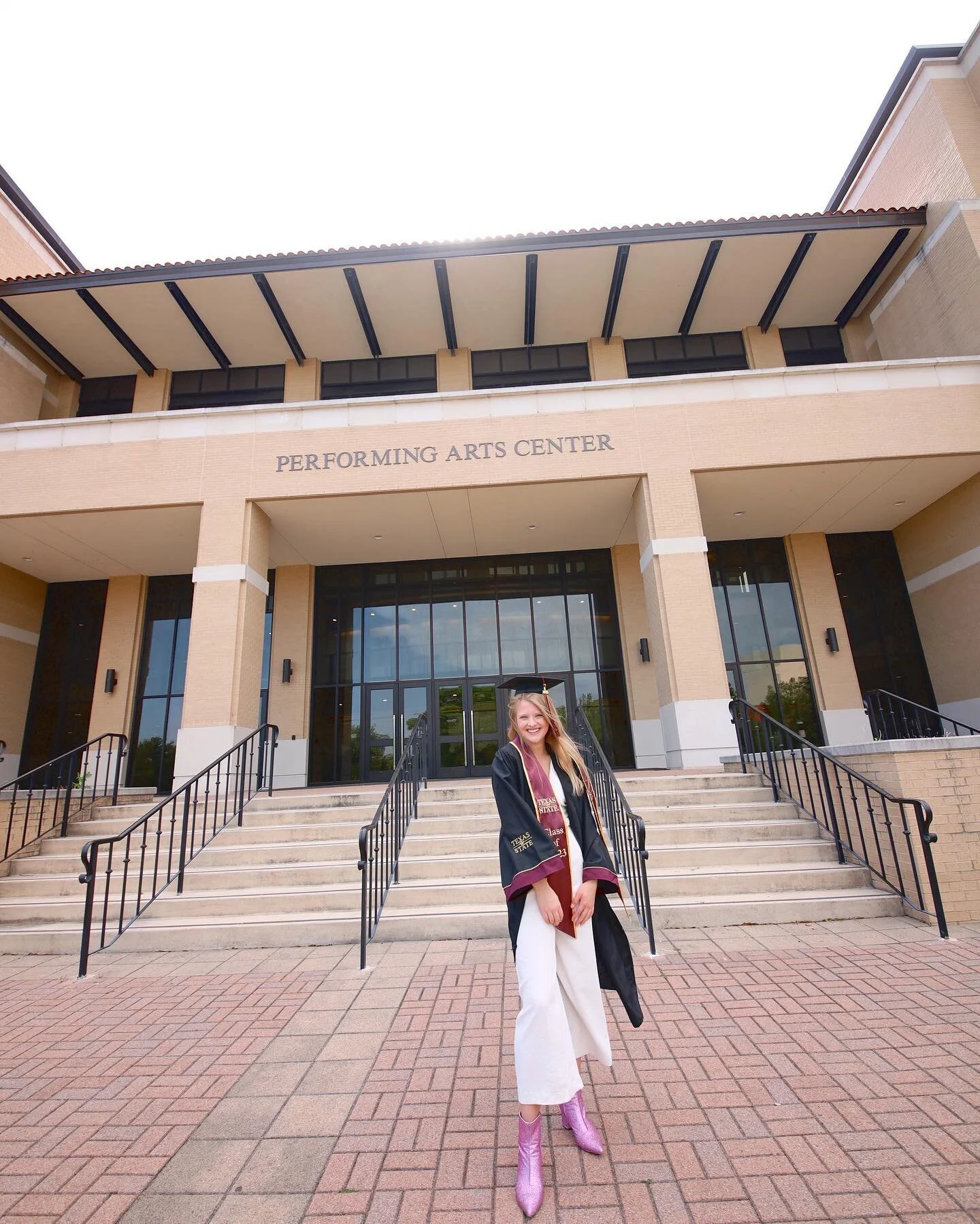 pictured above: an almost-official college grad💛❤️

(📸: @fotobylucha)