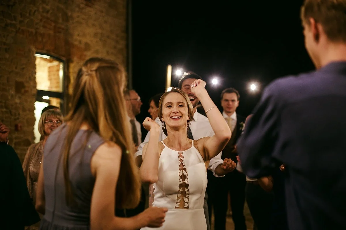  wesele w plenerze w letnim sezonie 