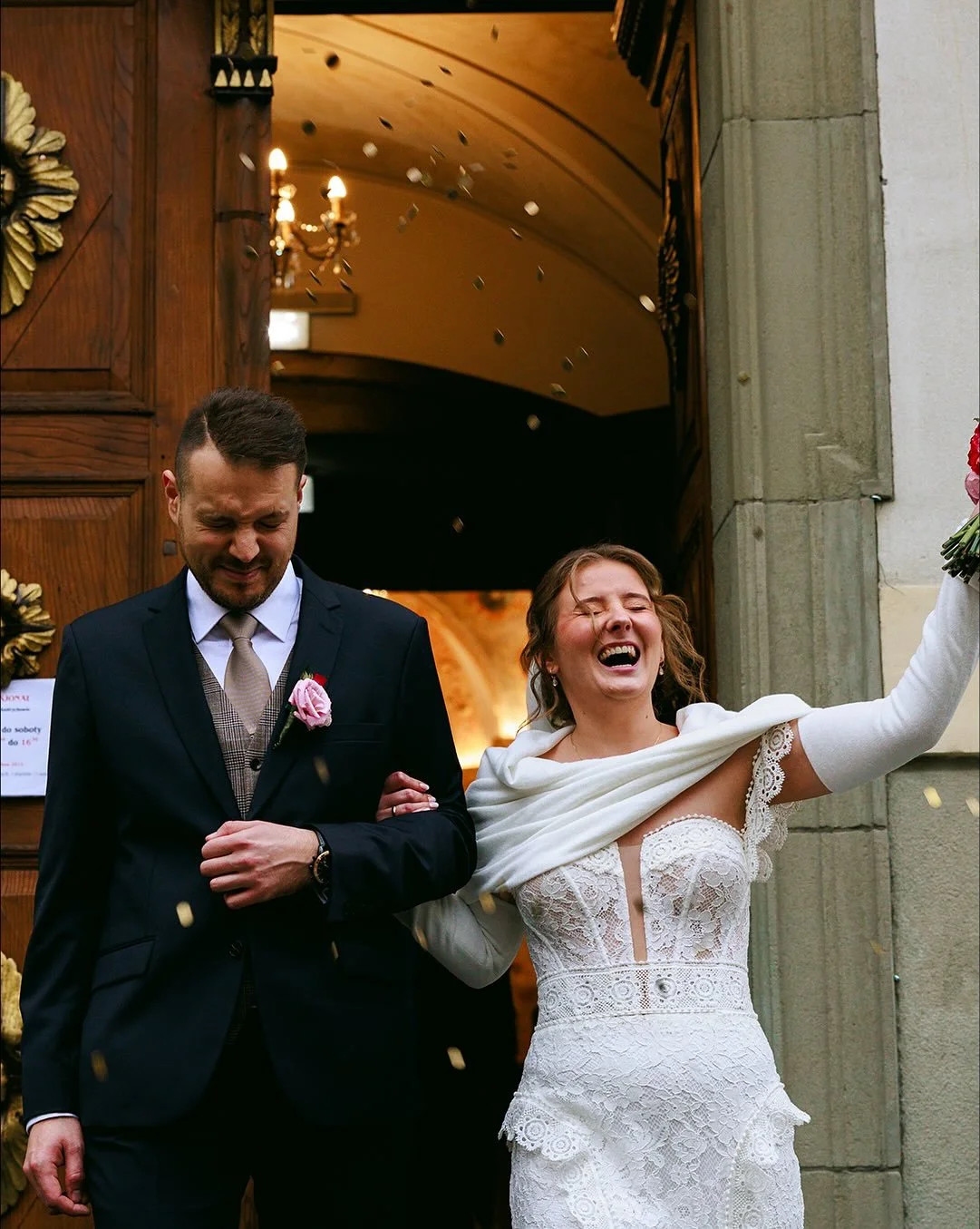 Piękny październik, pracowity październik. Pogoda może nie do końca wymarzona ale emocje są na właściwym miejscu ❤️❤️❤️

#kasolikweddings #emocje #slubne #zareczyny #mazizona #jesien #wesele #reportazslubny #fotografslubny #powiedzialamtak