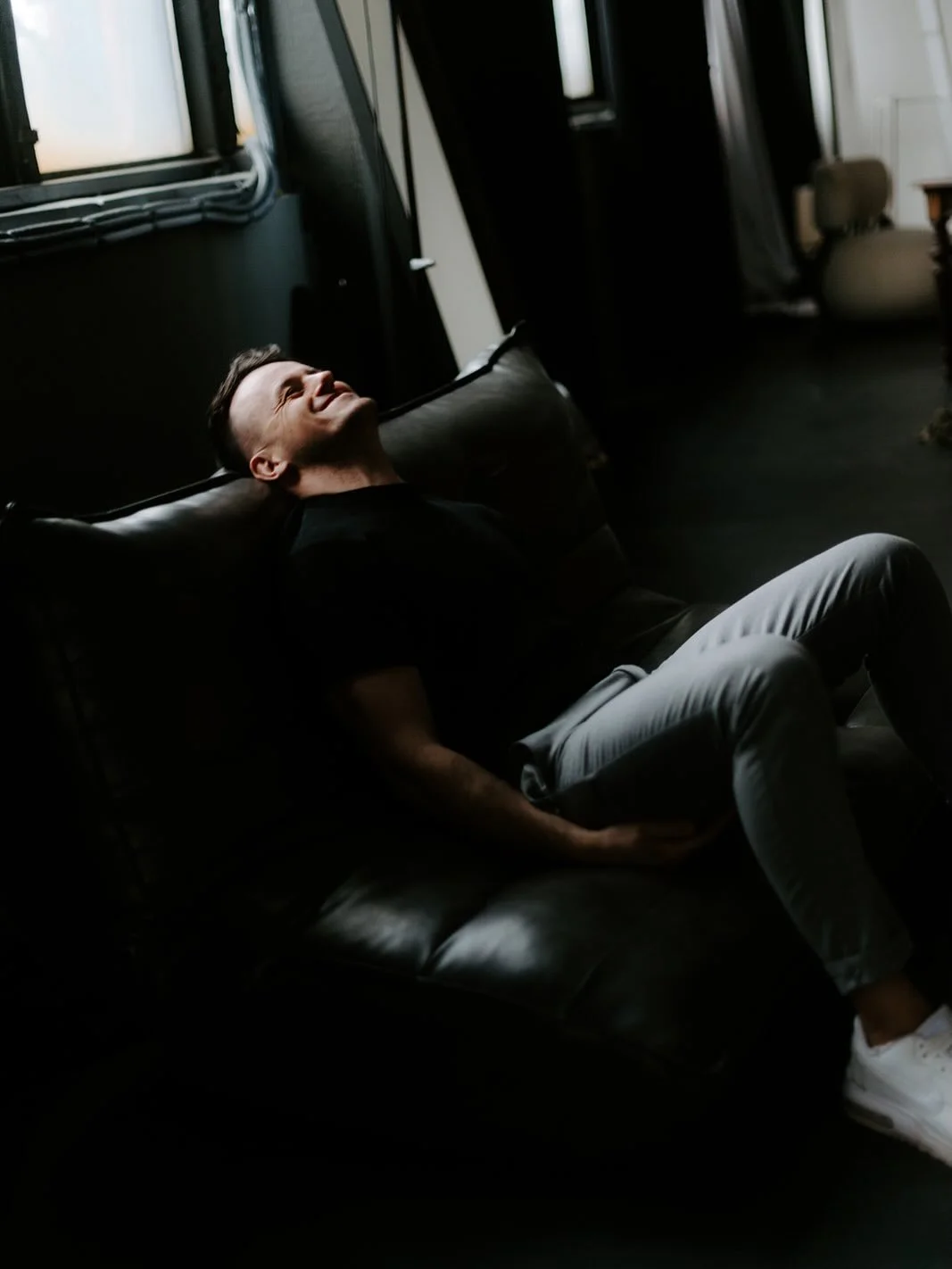 Chciałem zobaczyć jak to jest stanąć po drugiej stronie i łatwo nie jest! 

Na szczęście przez resztę roku będę stał za aparatem w gł&oacute;wnej mierze :) 

Sfotografowal najsłodszy w całym Krakowie @slodko.gorzko w najfajniejszym na świecie @studio