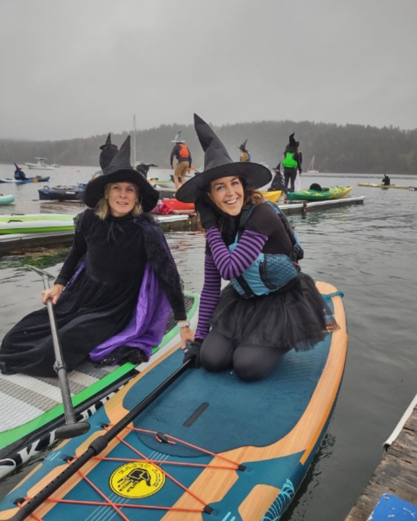 First annual witches paddle! So fun! @ambercowan8 🧙❤️ 
Thank you @trailshop for organizing!