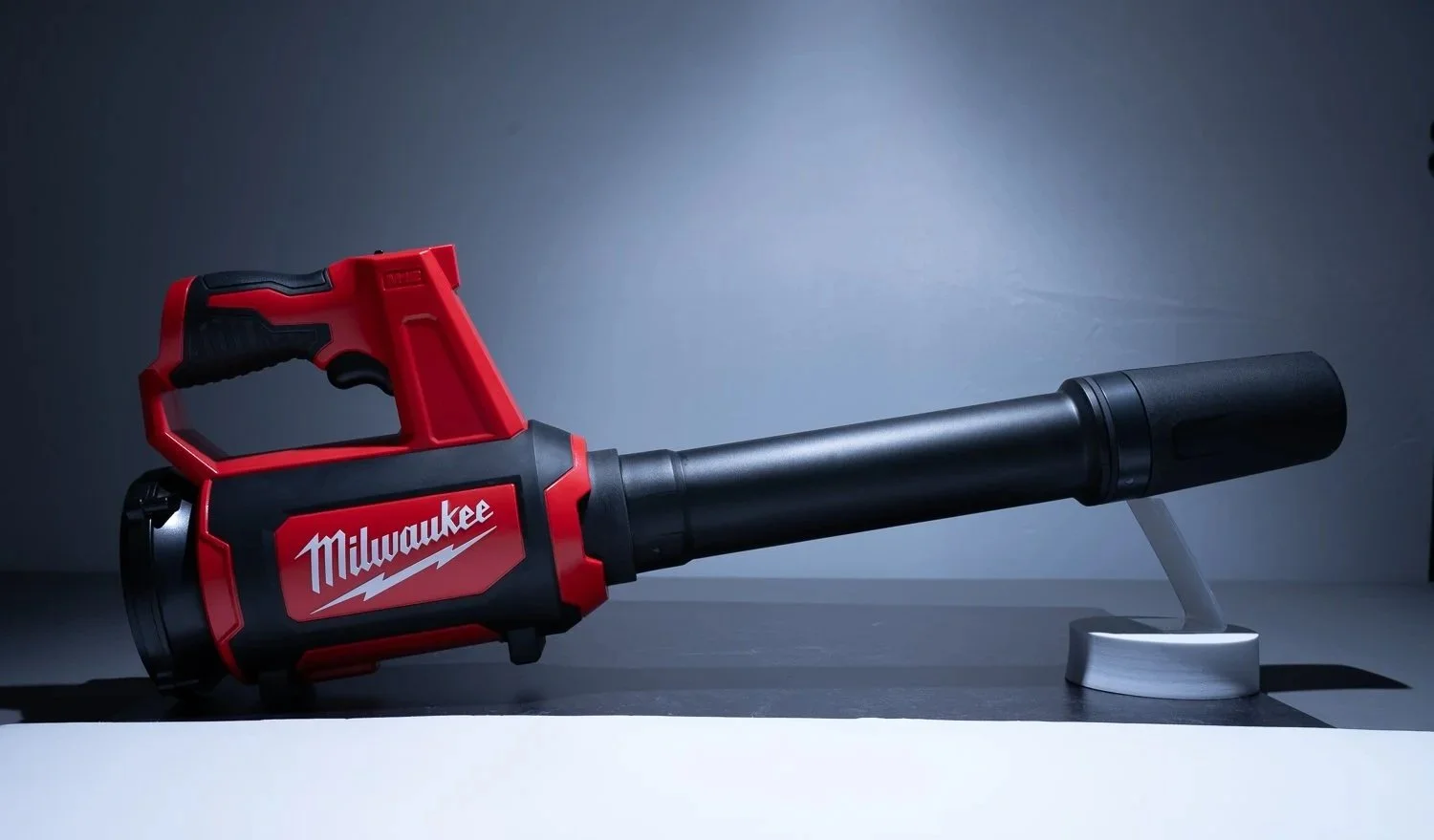 Milwaukee Tools M12 Compact Spot Blower Behind The Scenes shot-1
