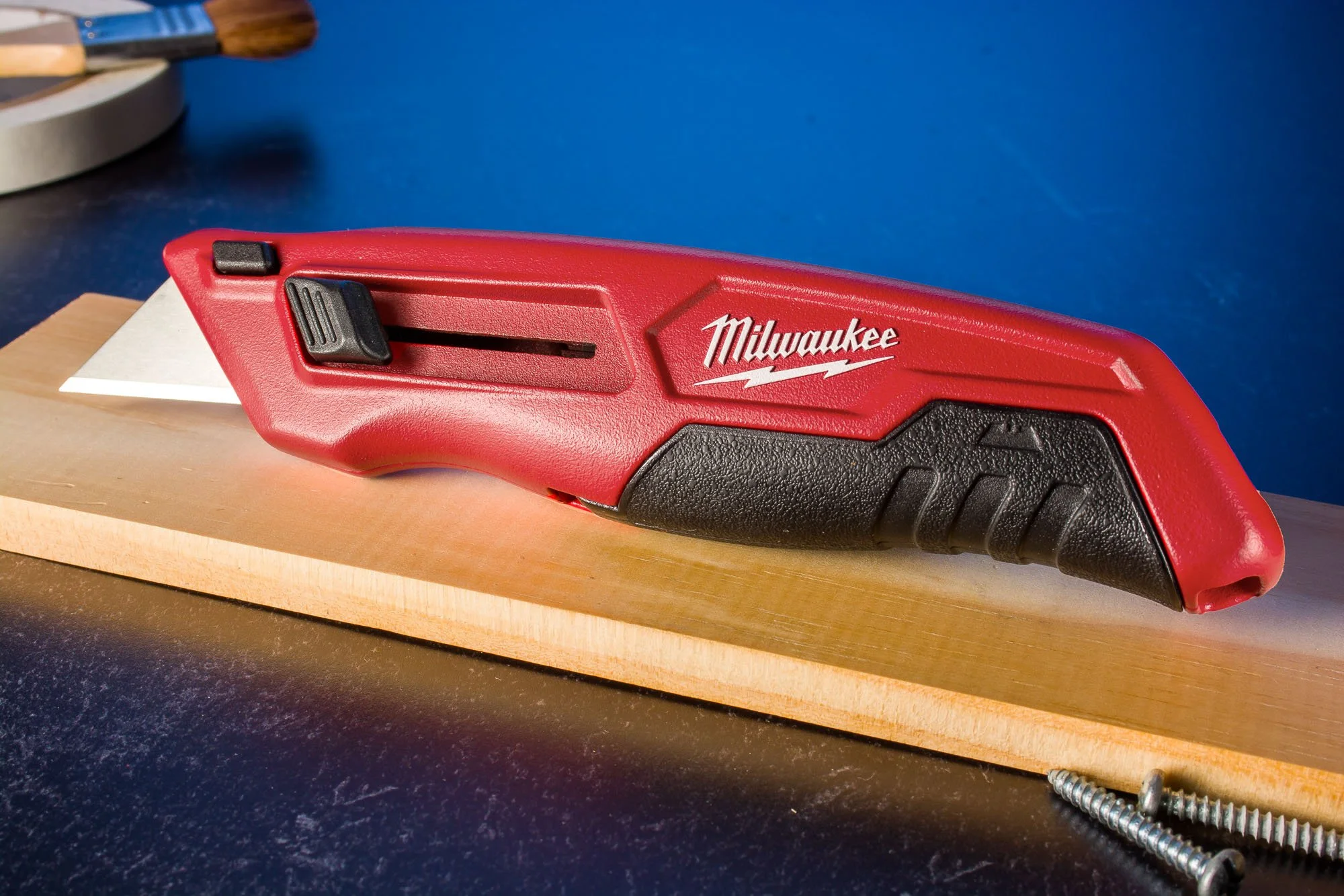 Milwaukee Tools Side Slide Utility Knife hero shot in simulated workshop setting