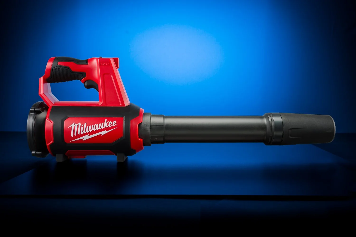 Milwaukee Tools M12 Compact Spot Blower Hero Shot