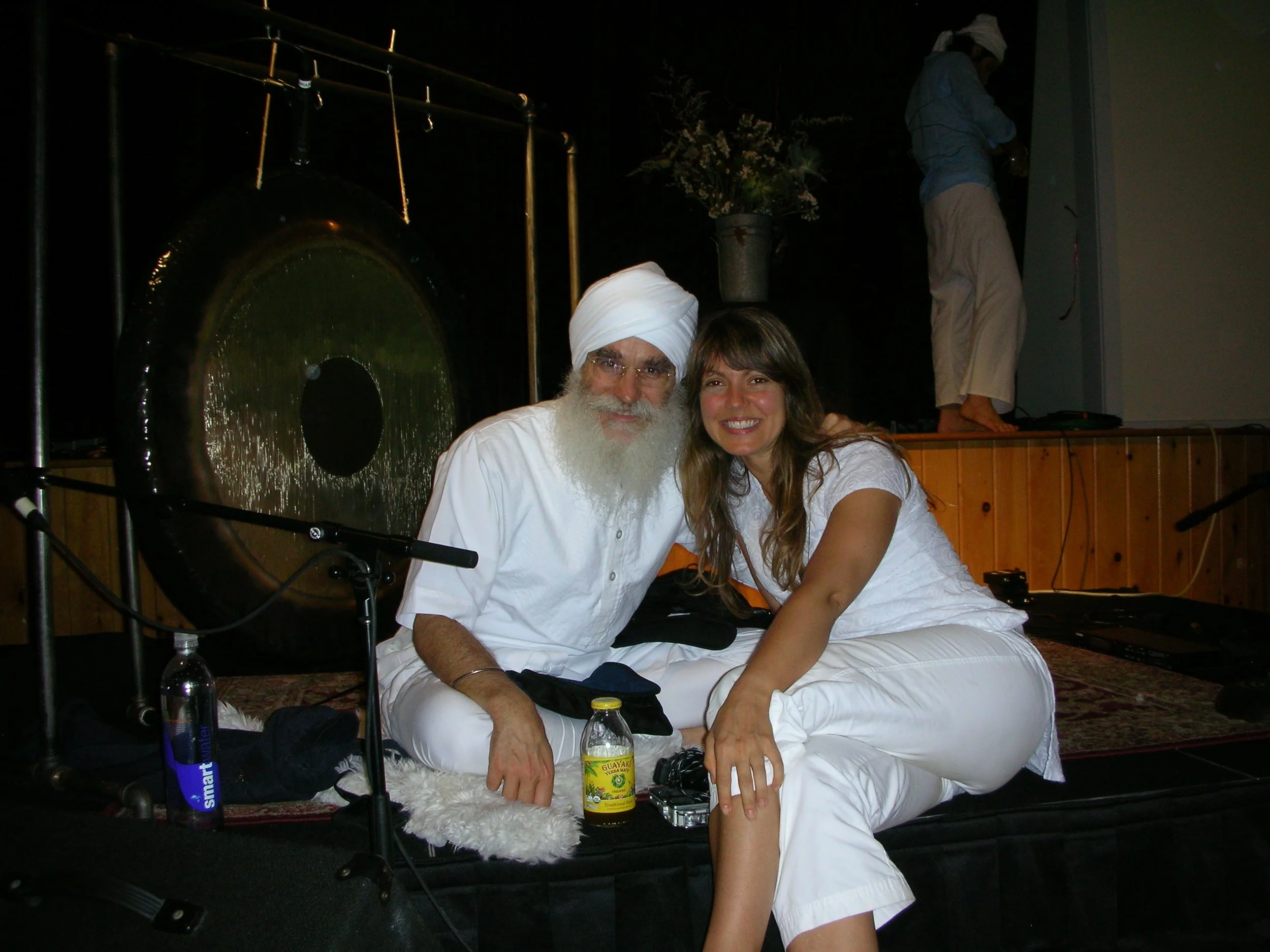 Kundalini teacher Hari Jiwan Singh Khalsa with gong