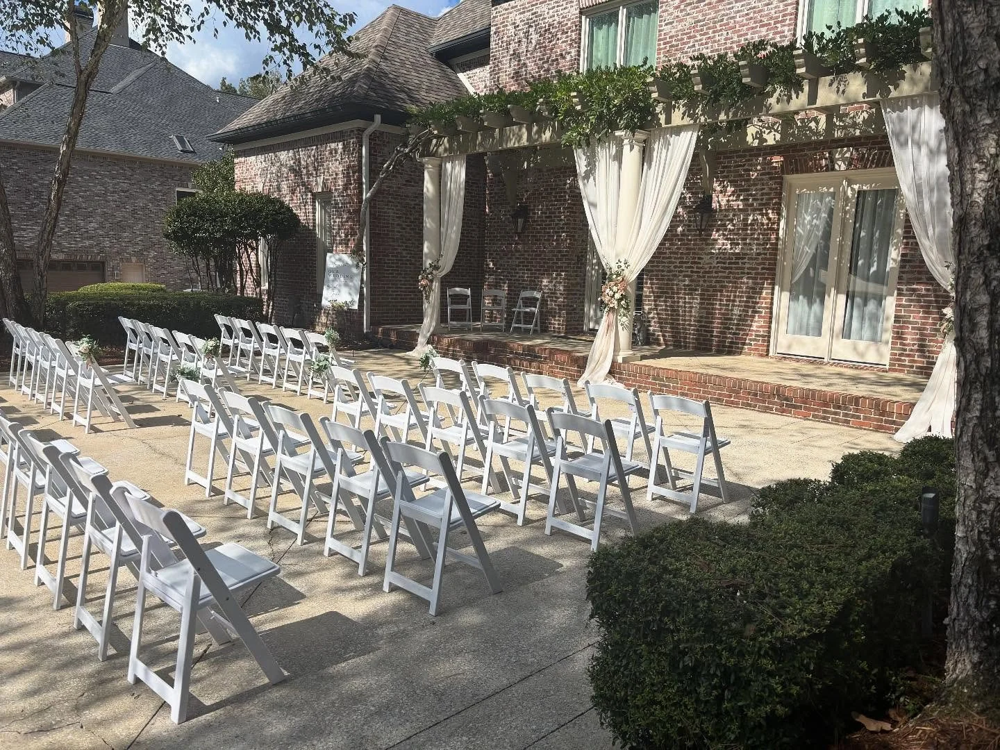 The sweetest at-home wedding for a wonderful family 💕