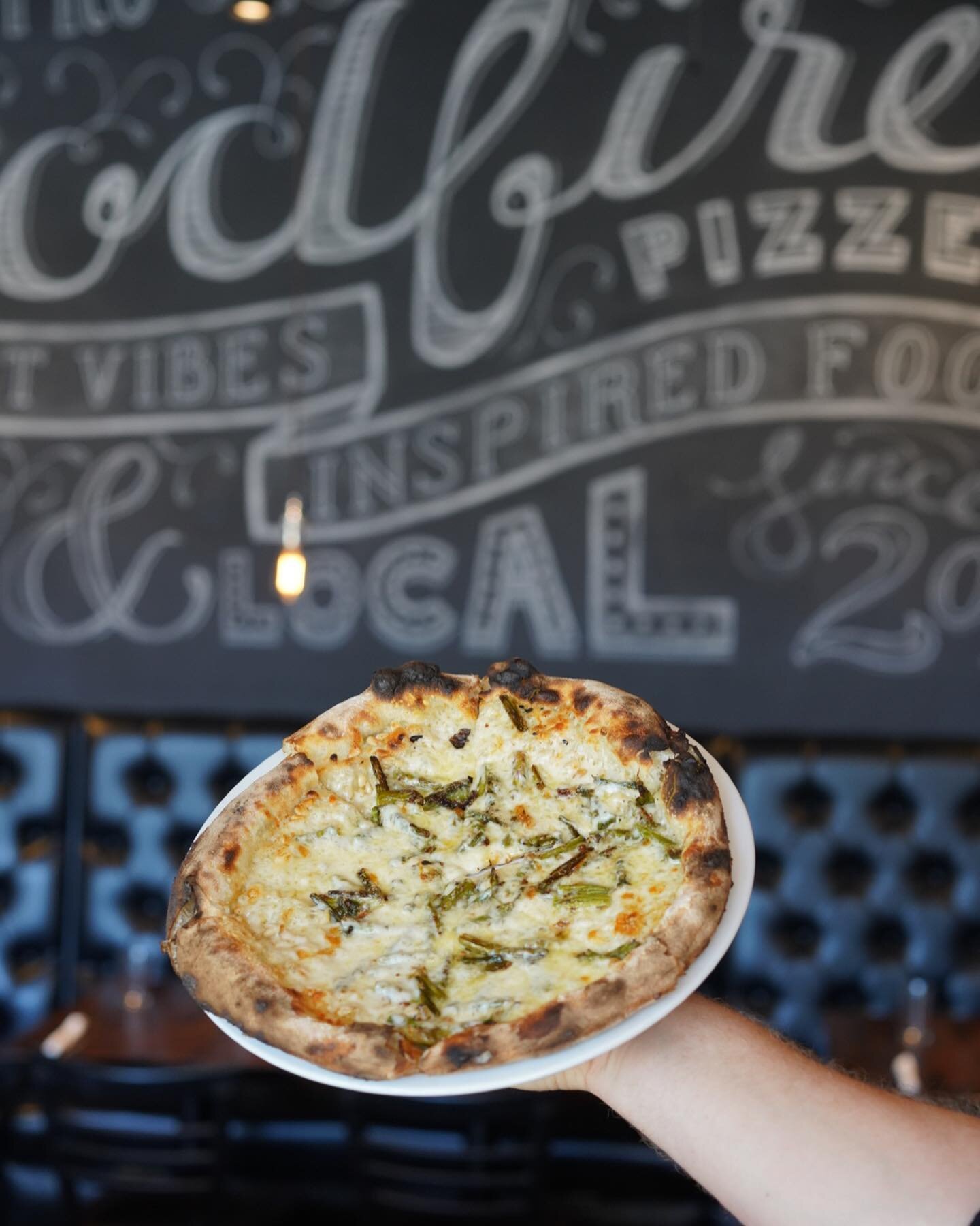 🍕 SPECIAL OF THE WEEK 🍕

The Roasted Asparagus: 
Fresh brick mozzarella, fontina, asparagus, pine nuts and grated parmesan. 

It&rsquo;s a favorite for a reason, we&rsquo;ll see y&rsquo;all soon.