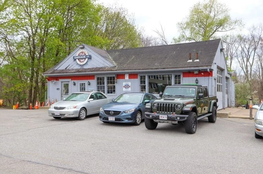 1584 Great Plain Ave