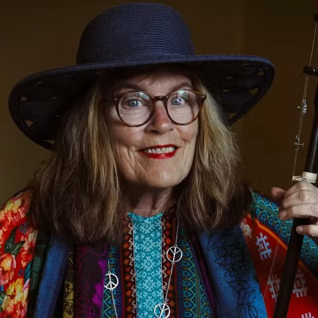 Terre Roche Q & A with David Browne and signing of Runs In The Family - Roches Box Set 