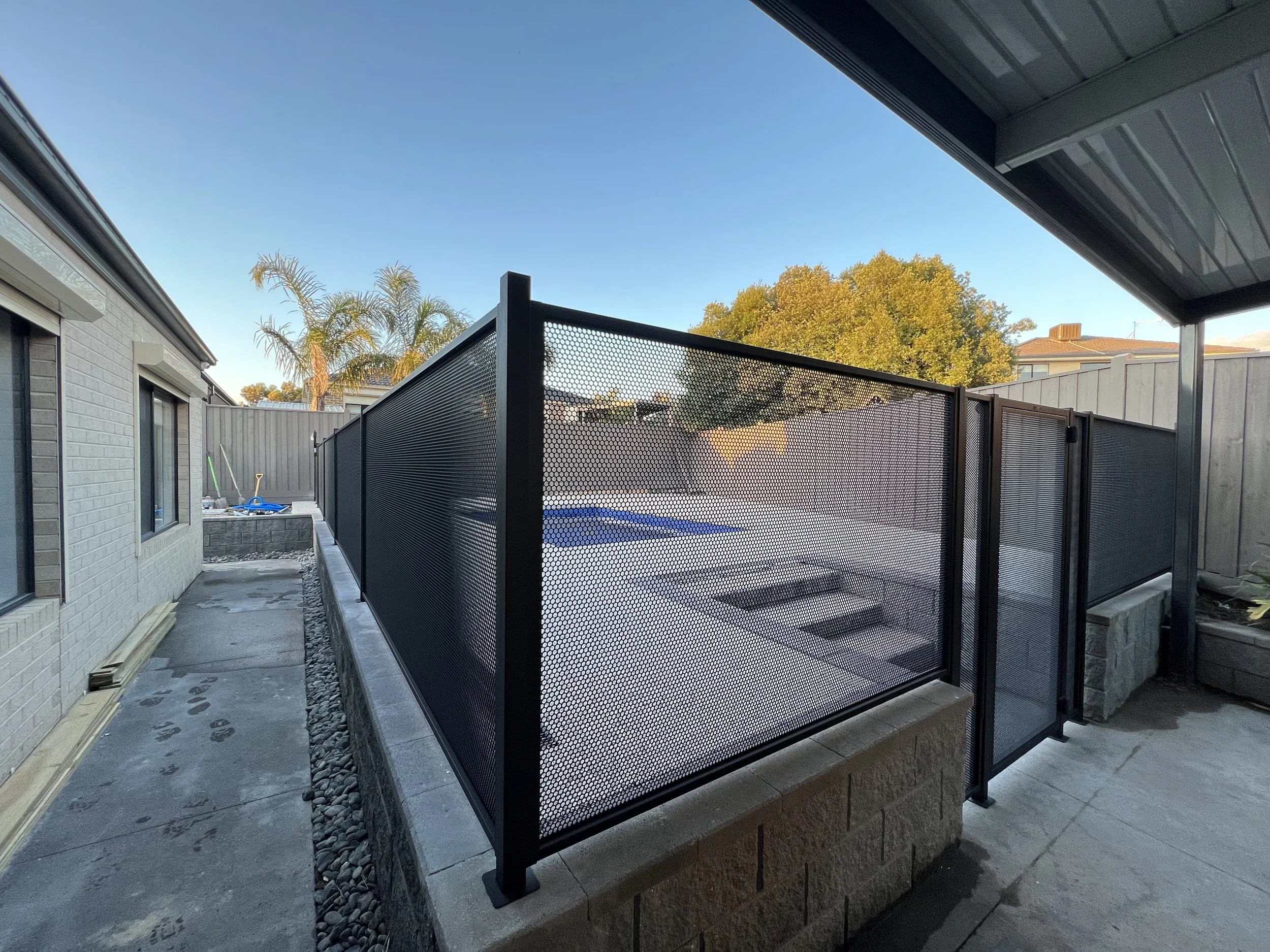 Aluminium pool fencing