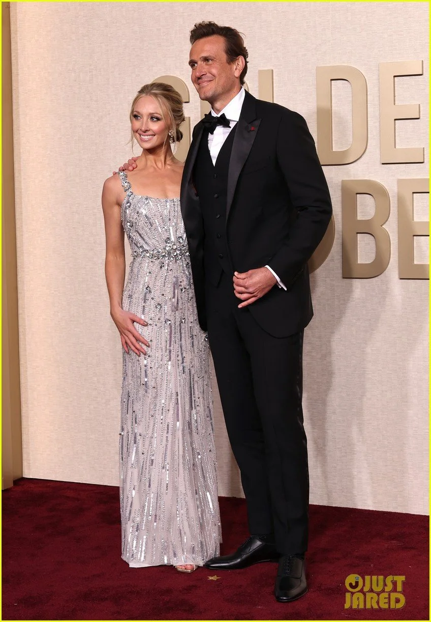 jason-segel-debuts-relationship-golden-globes-01.jpg