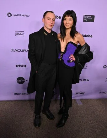 keir-gilchrist-michelle-farrah-huang-440nw-14305292cf.jpg