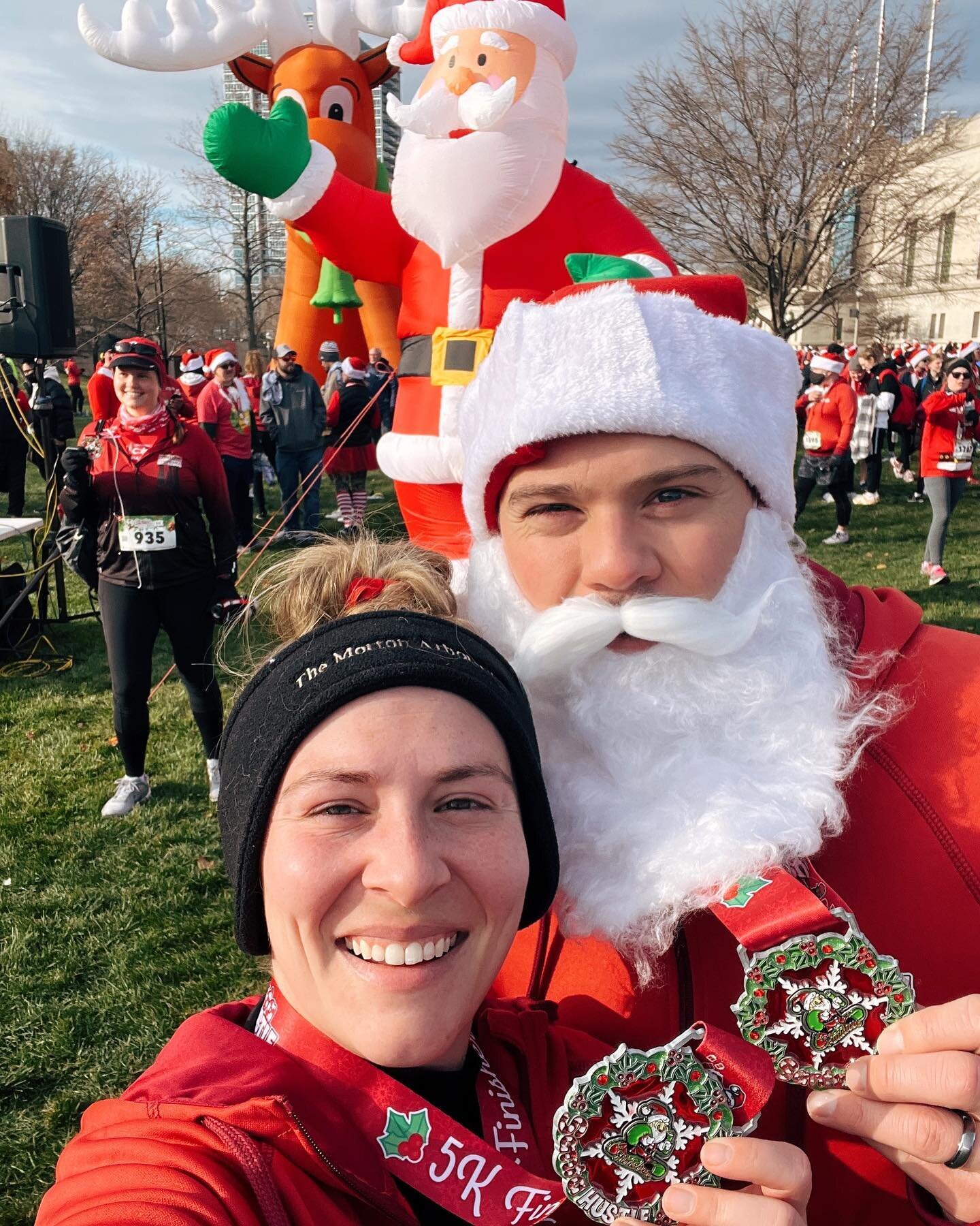 getting into the holiday spirit with the santa hustle this morning🎅🤶🎄