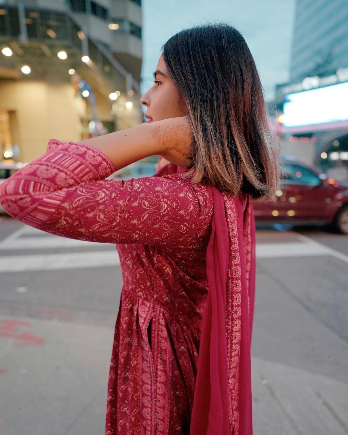 A carousel because I can&rsquo;t decide on one- haha 
#appreciationpost 

( this post deserves multiple likes because I embarrassed myself on the streets of downtown Toronto while twirling around in this beautiful outfit and shooting- it wasn&rsquo;t