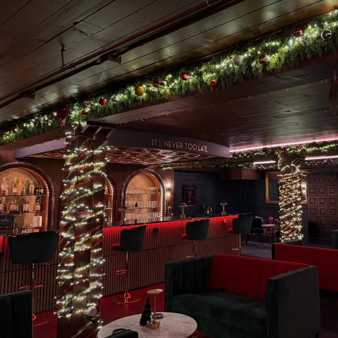 Christmas dresses this room well.
A little sparkle, a little warmth, and a whole lot of style. 🎄✨

#LateArrivalClub #HolidayStyle #FestiveSeason #SpokaneEvents #CigarCulture #ChristmasDecor #MembersOnlyClub