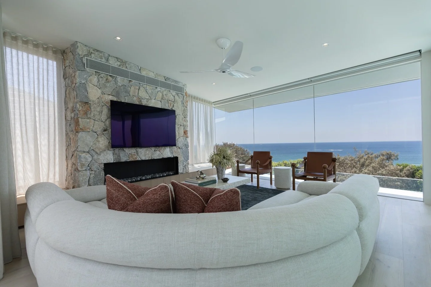 Design worth documenting.

For the designers, builders and brands who understand that strong visuals aren&rsquo;t an extra, they&rsquo;re an essential for finding aligned clients and showcasing work quality, down to the finer details. 

Captured for 