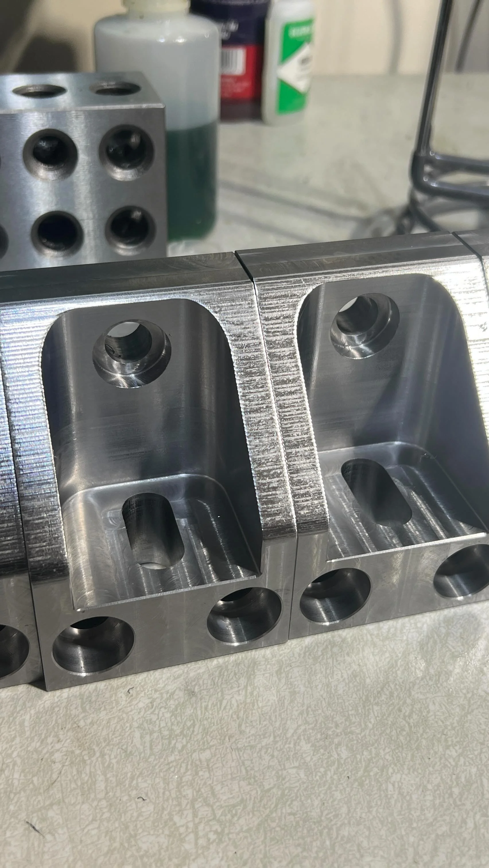 Anyways here's a 10hp cut on the Fadal! 1/2"x2.5" EM with 5% radial engagement, 2.5" DOC, 0.0046" feed per tooth, 656sfm. Made quick work of these 4 brackets.
#machining #cncmachining #fadal #fadal4020 #cncmill #machineshop #ste