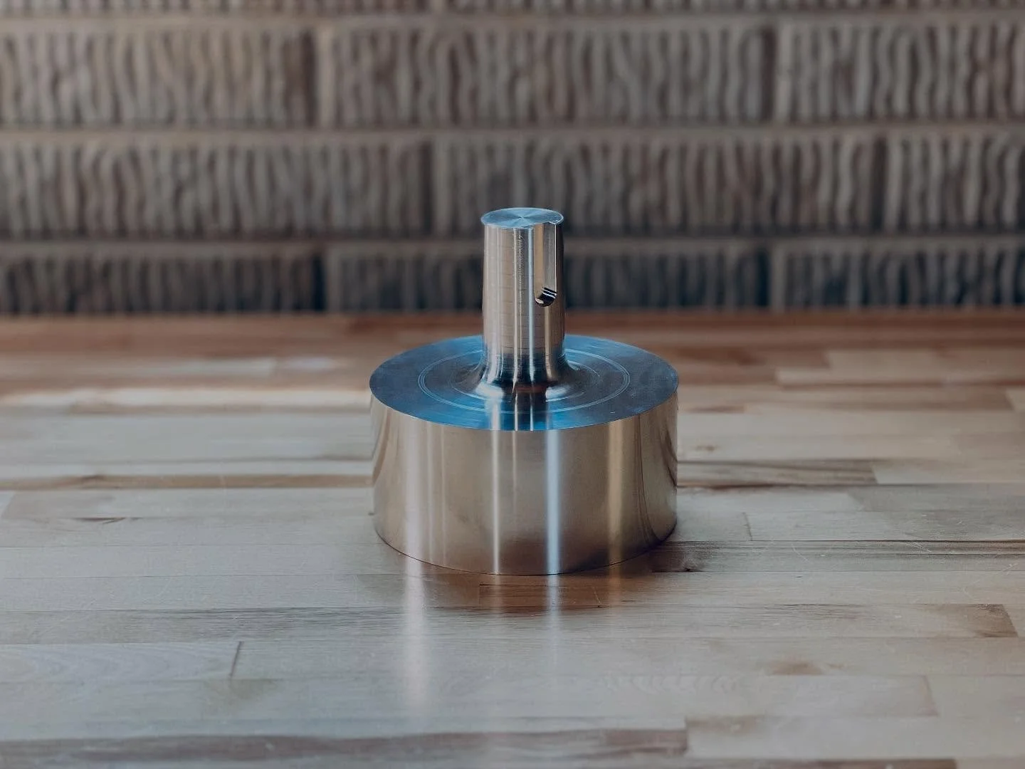 Putting the lathe and cnc mill to good use machining an aluminum coupler. The finish turned out awesome!
#lathe #turning #manualmachining #manuallathe #machining