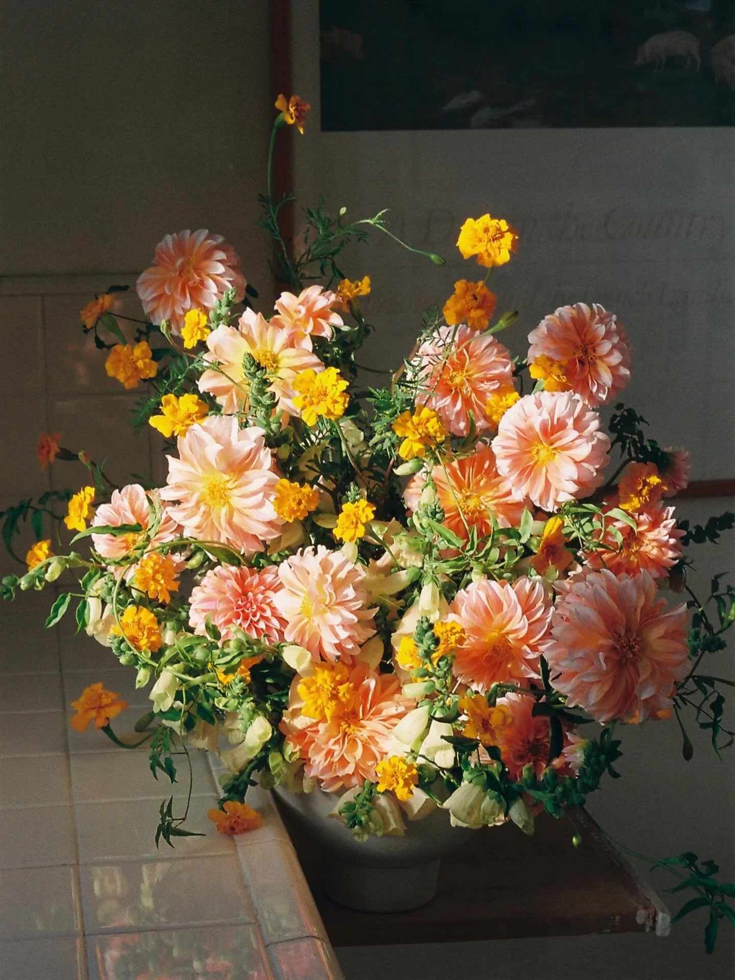 Giveaway!!! 

Since I have a few new faces around here I thought it was time I offer a giveaway of an arrangement✨

❣️How to enter on second slide &amp; a few guidelines❣️ 

&bull; Must live locally to the Los Angeles/Orange County area
&bull; Delive