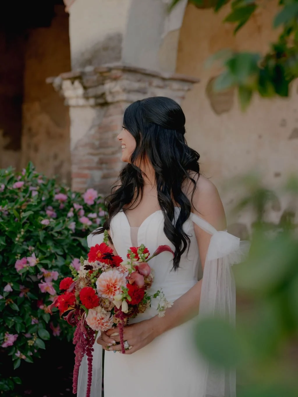 Bouquet details on Gigi❣️

Coordinator | @brandijaneevents 
Photography |  @breahnataylorphotography
Florals | @bygeorgiadouglas
DJ | @extremedjservice
Bridal Gown | @sorellebridal
Beauty |@meghanvaleriehair @devynne_mua @beauty.by.chelsearoach @ambe