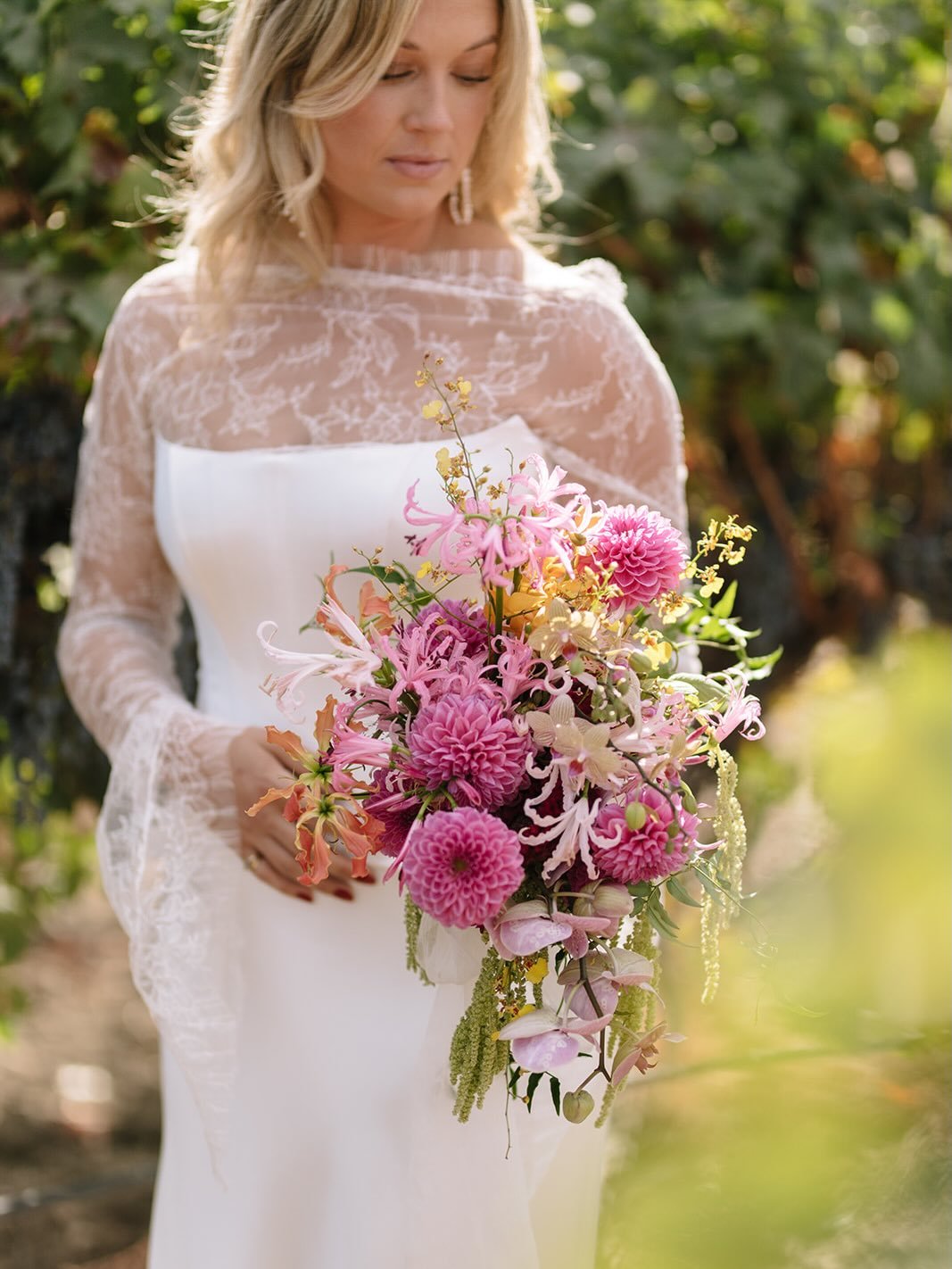 A narine &amp; texture-filled bouquet for J💫
Also a whole moment for the dress. I&rsquo;ll never get over it💘

Florals @bygeorgiadouglas
Photographer @sydneynoellephoto 
Wedding Planning + Design @stylishdetails / @rowynevents 
Hair + Makeup @teamh