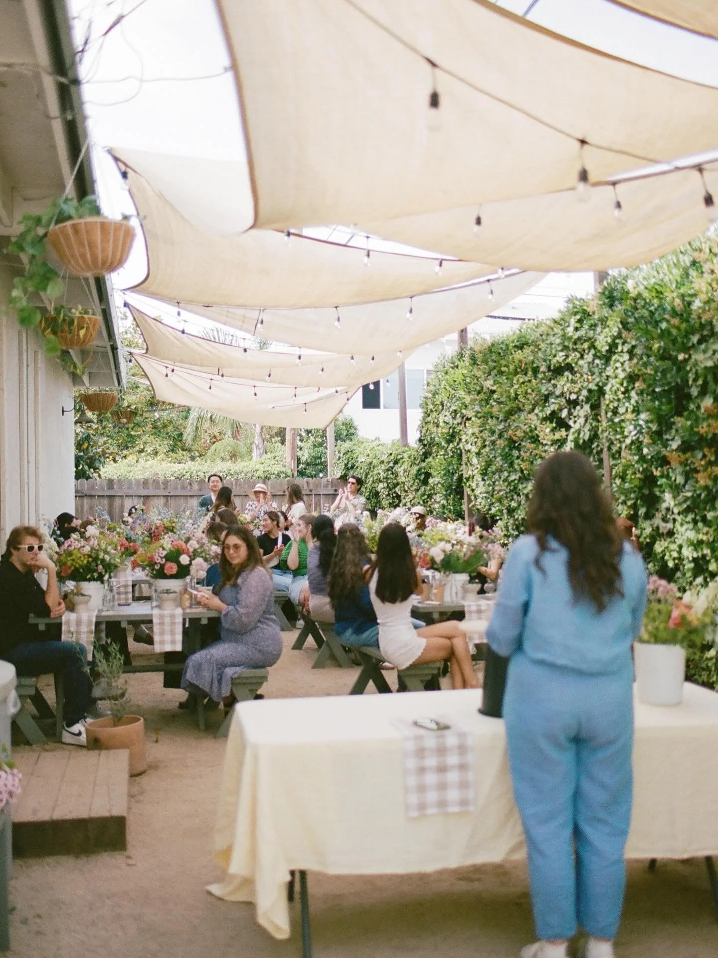 Excited to be hosting another floral workshop with @buvonswine on Mother&rsquo;s Day!💘

Join us on the 10th of May in the back patio to create flower arrangements while sipping on natural wine. Truly, what could be a better pair?🥂

Link to ticketin