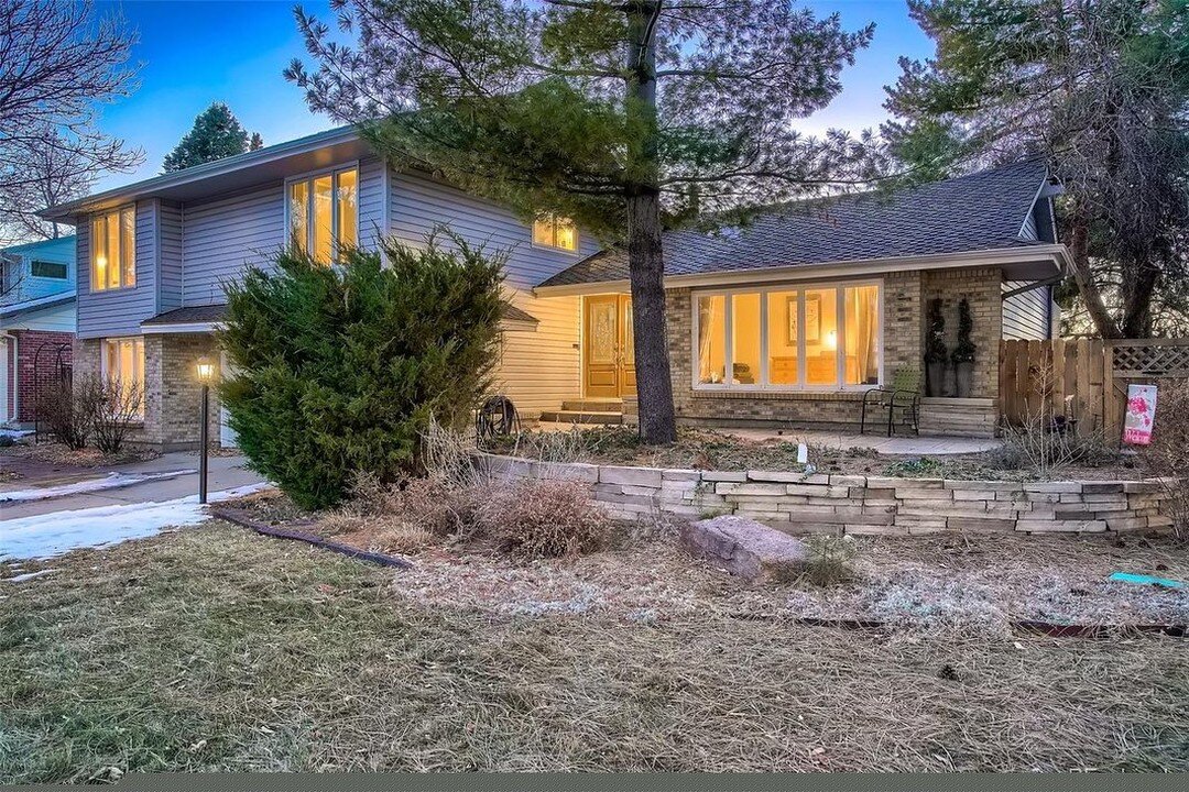 #NewYear and a #NewListing!

&ldquo;This conveniently located #HeritageVillage home is the perfect location!!! Close to #DTC, #ParkMeadows, and just a short drive to #Denver! This beautiful home sits in a quiet cul-de-sac surrounded by mature trees a