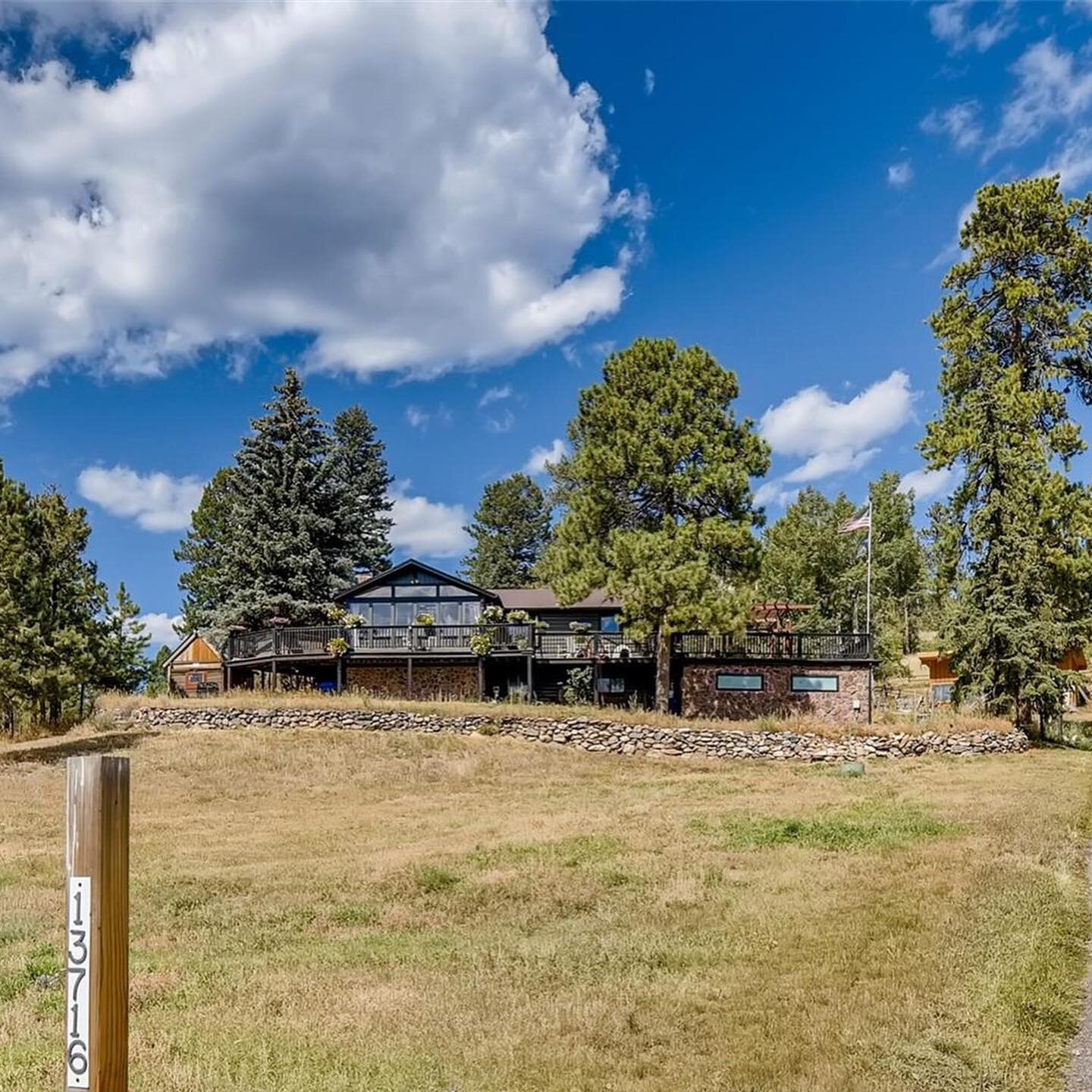 #NewListing in #Conifer #Colorado!

This home has the most amazing views! Listed by @nicoleosweiler. Contact #Nicole at Nosweiler@dreamdenver.net

#TheColoradoLife #DreamDenver #RealEstate #ForSale #Sold