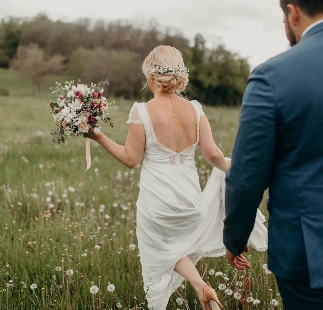 J'ai tellement d'images que j'adore en retard &agrave; vous partager 🙈 et vu le rythme o&ugrave; je poste, en 2031 vous pourrez s&ucirc;rement voir mes photos de cet &eacute;t&eacute; 😬 

Pauline et Eddy ❤

#Photographebruxelles #Mariageprovence #P