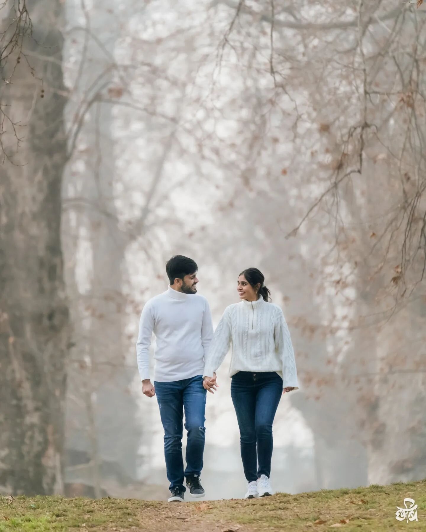 Abhishek + Foram | Pre-wedding
.
.
Click by @bhumildotcom
 For @chhabiphotography 
.
.
#preweddingphotography
#fearlessphotographer #fearlessphotographerscom #fearlessphotographers#preweddinginspiration #kashmir #heavenonearth #kashmirtourism #shrina