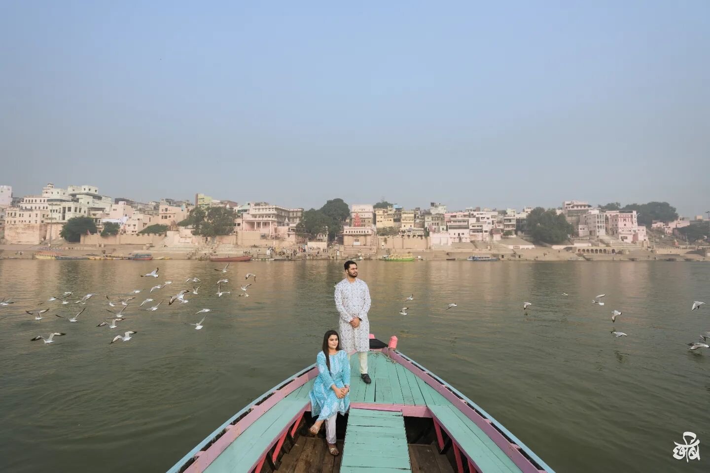 Even love has a divine essence in Banaras! 🤍
.
@_bhakti__ @yash.r99 
.
Captured by @bhumildotcom 
Captured on @sonyalphain 
.
#sonyalphain #varanasi #banaras #fearlessphotographer #fearlessphotographers #kashi #sunrise #seagull #preweddingphotograph