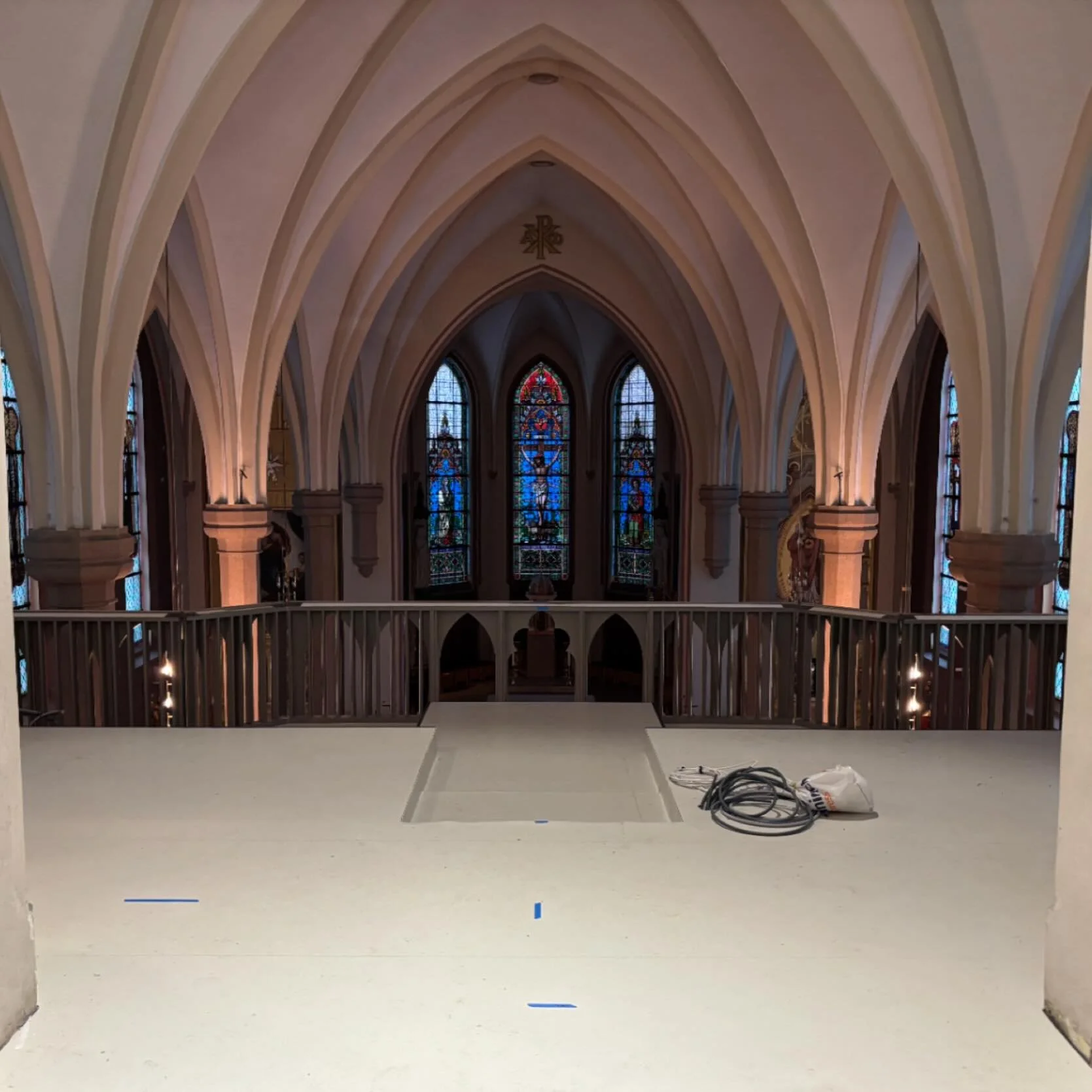 St. Olav domkirkes galleri er utvidet og klargjort for Olavsorgelet som i dag er p&aring; vei gjennom vinterv&aelig;ret med trailer fra Tr&oslash;ndelag.