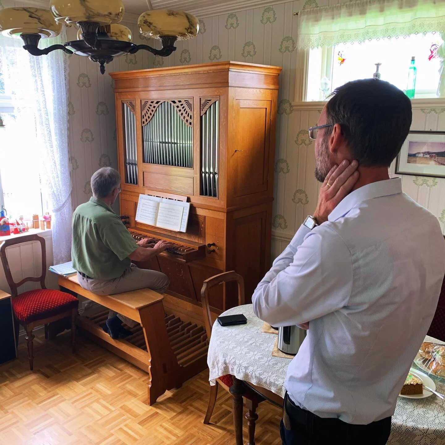 En gruppe fra St. Olav domkor sang under Olsok Stiklestad og bes&oslash;kte orgelbygger Jann-Magnar Fiskvik p&aring; turen.