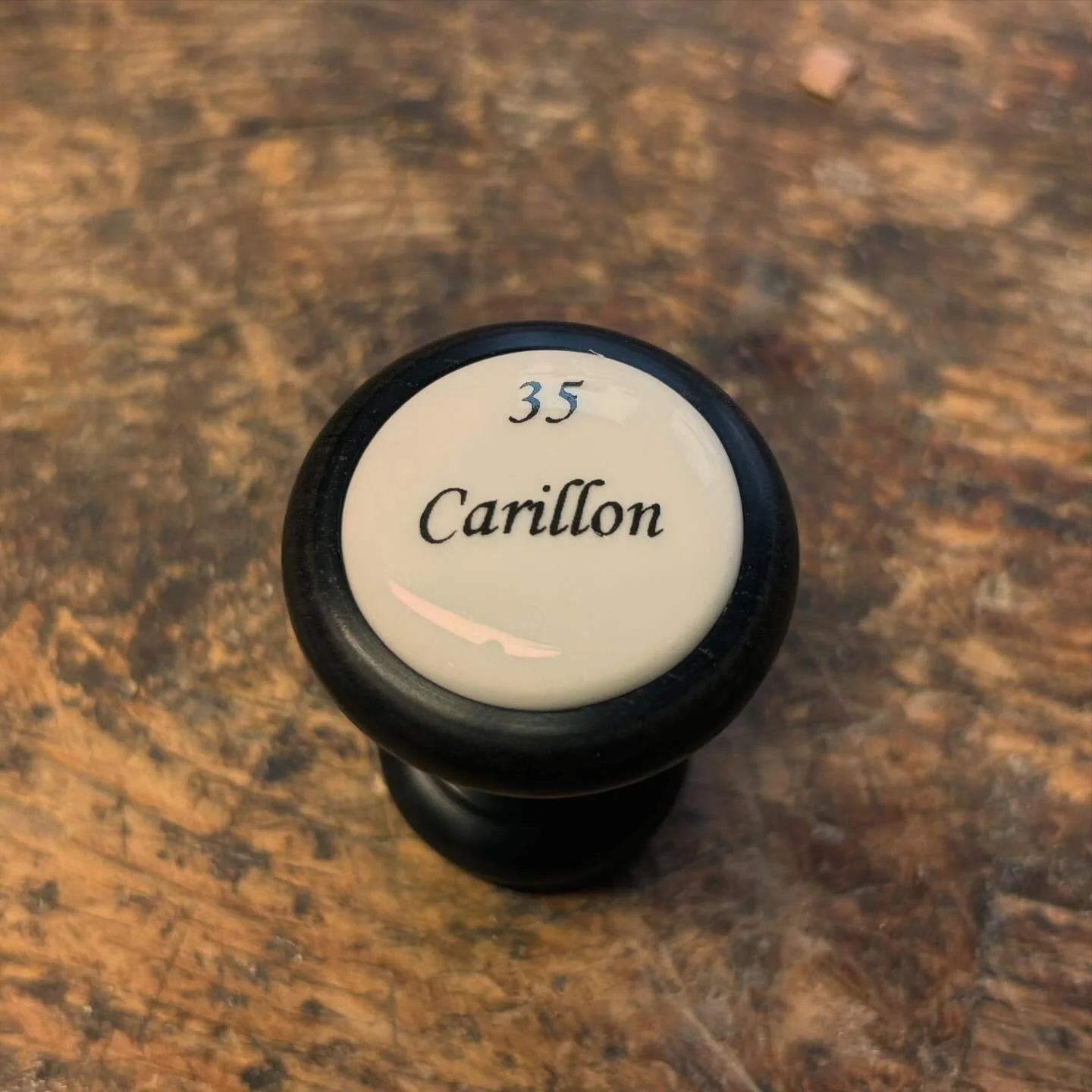 Carillon! Olavsorgelet er utstyrt med et lite klokkespill best&aring;ende av sm&aring; kloklokker som gir en himmelsk klokkeklang.