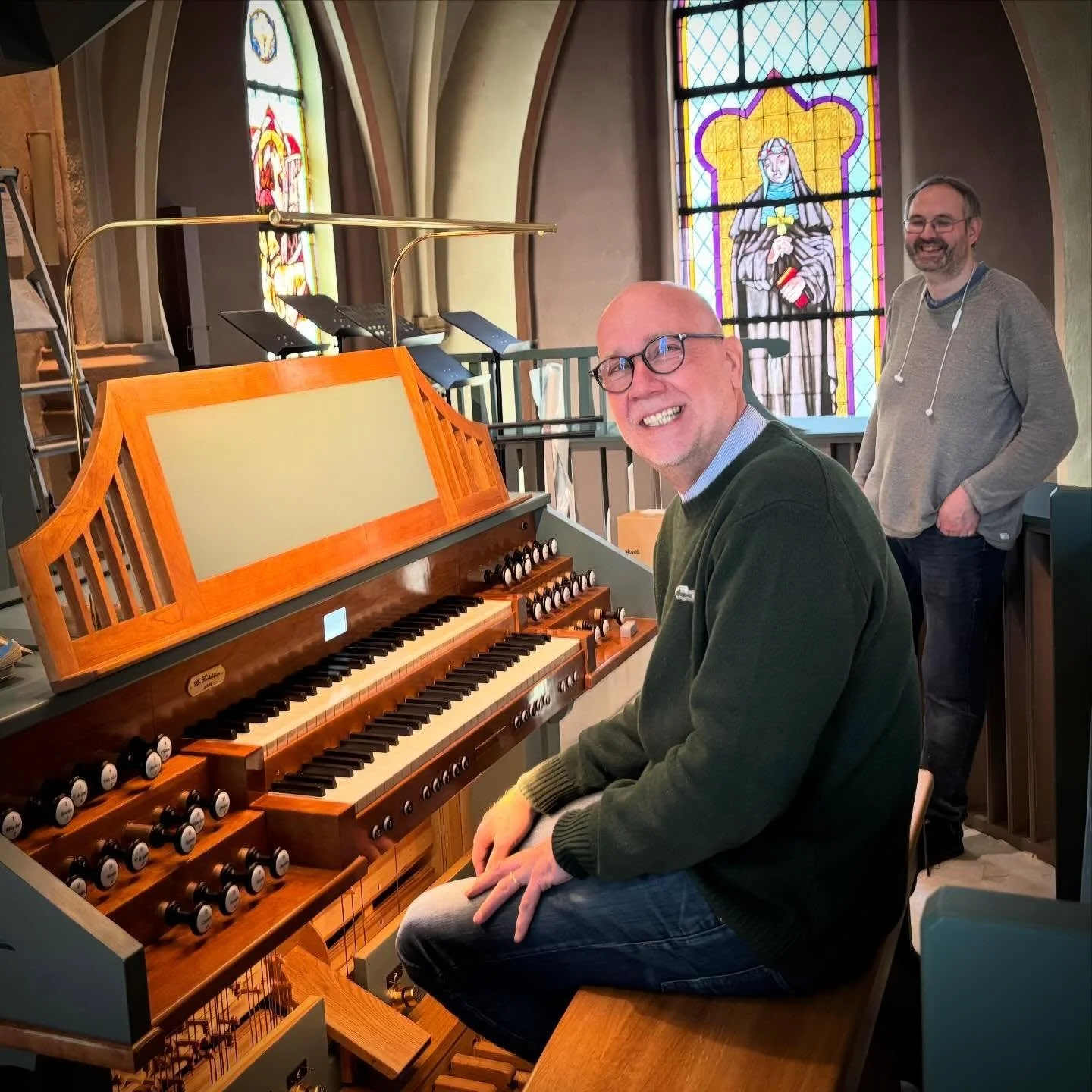 Organistkollega Abram Bezuijen bes&oslash;kte Olavsorgelet under innspurten f&oslash;r innvielsen og skriver f&oslash;lgende: 

Jeg fikk gleden av &aring; pr&oslash;ve det nye Torkildsen orgelet i St. Olavs katolske domkirken i Oslo i dag. For et  mu